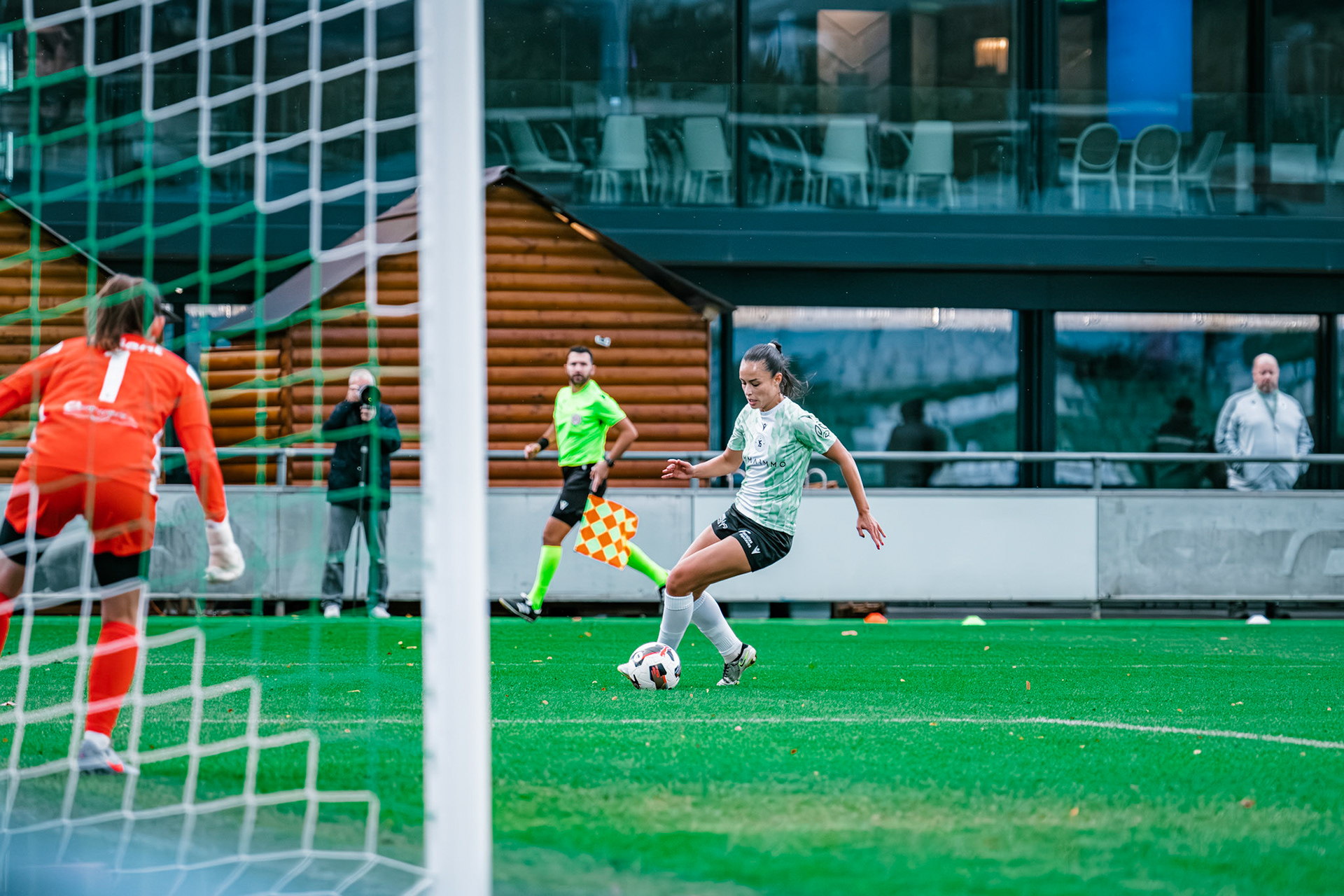 Match championnat LNB féminine opposant Yverdon Sport FC et FC Oerlikon/Polizei ZH 1 au Stade Municipal. (Christian António/LibsVisuals.com)