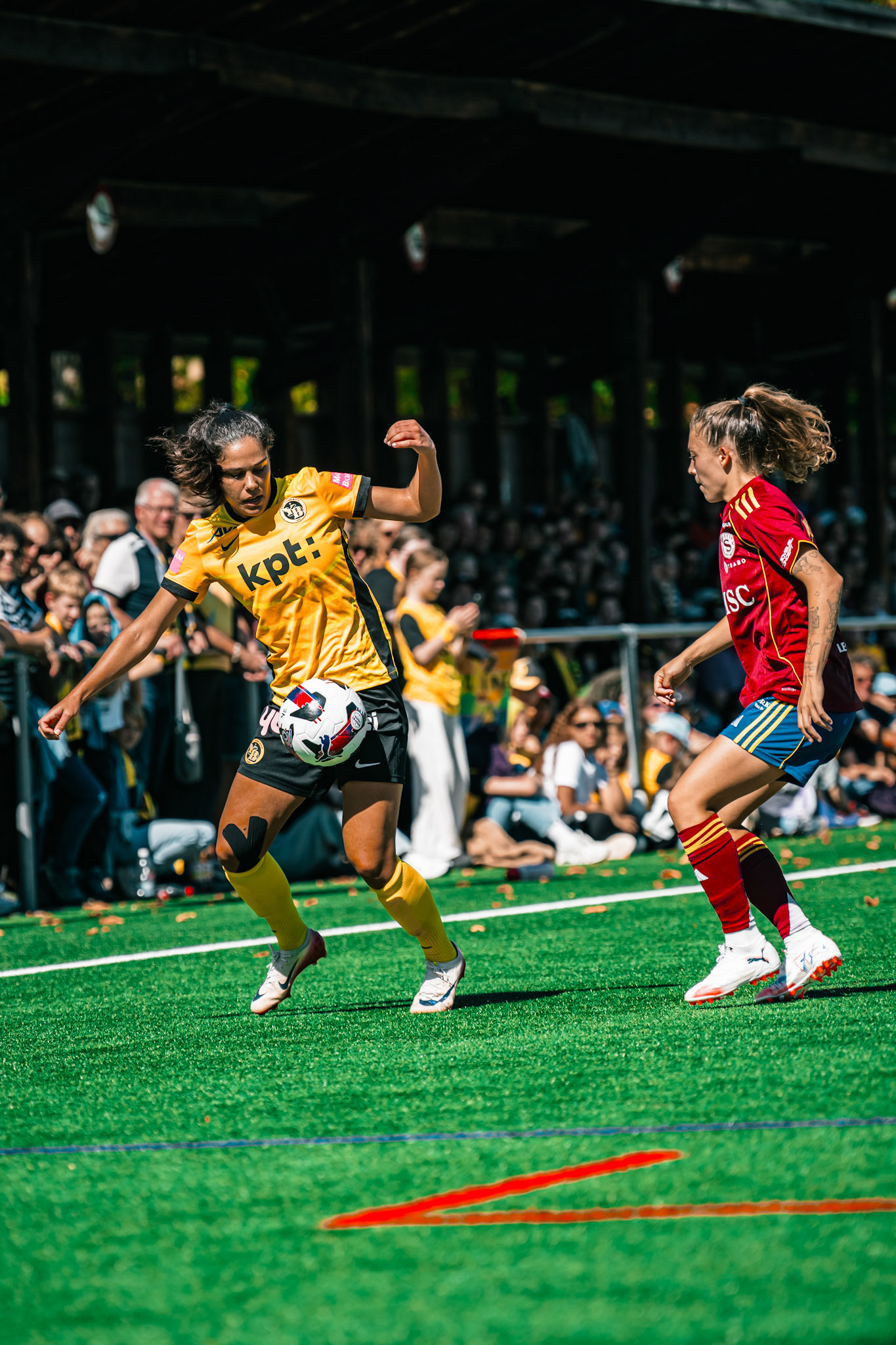 Match de l’AXA Women’s Super League opposant BSC YB Frauen et Servette FC Chênois Féminin au Spitalacker (Kunstrasenfeld), Bern. (Christian António/LibsVisuals.com)