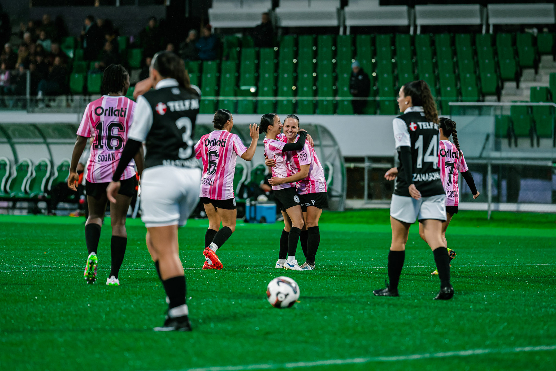 Match de championnat LNB féminine opposant Yverdon Sport FC et le FC Lugano au Stade Municipal, Yverdon-les-Bains. (Christian António / LibsVisuals.com)