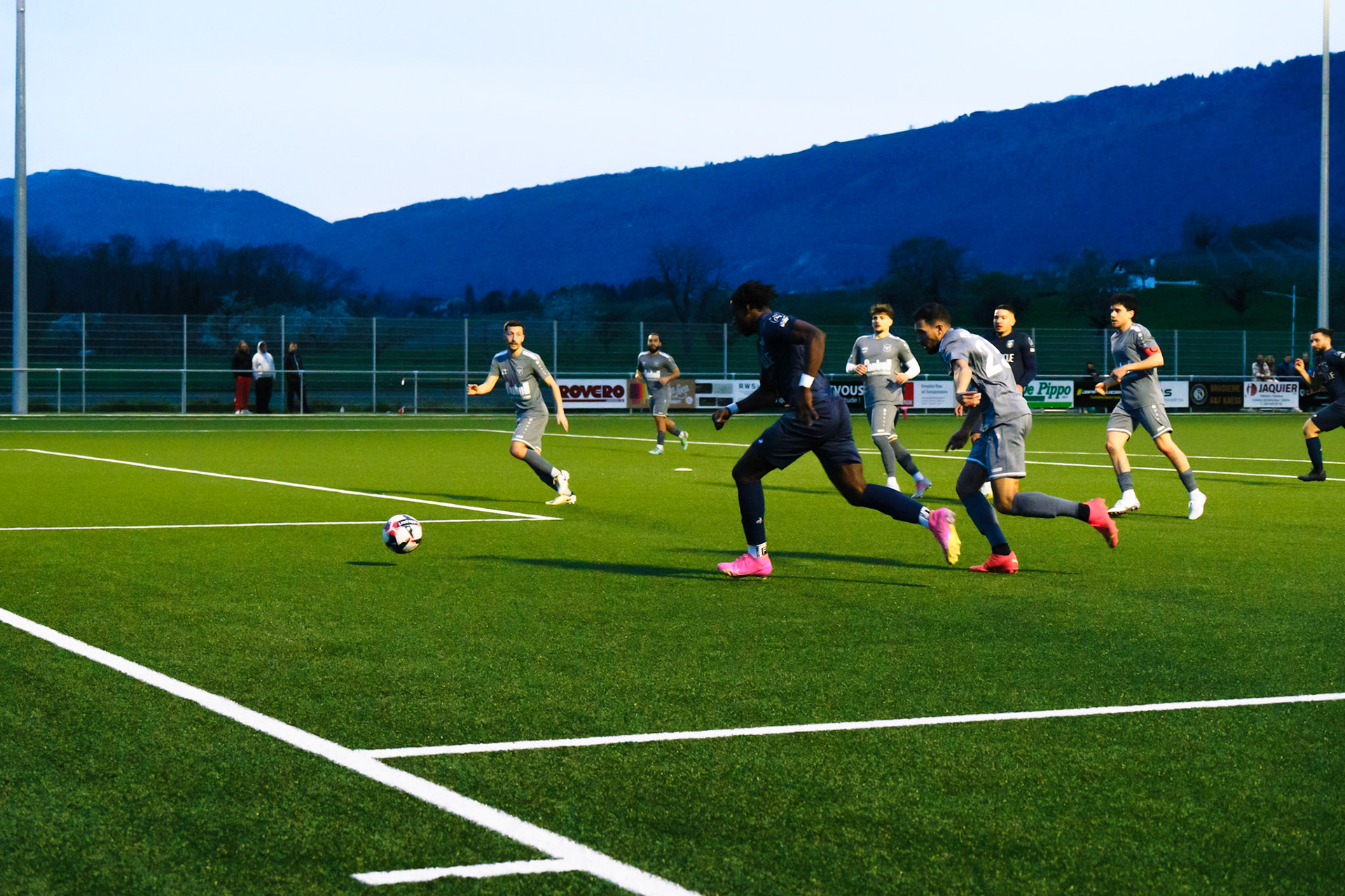 Match 2ème Ligue FC Champagne - FC Grandson-Tuileries au Terrain de Sport de Derrière-Ville à Champagne