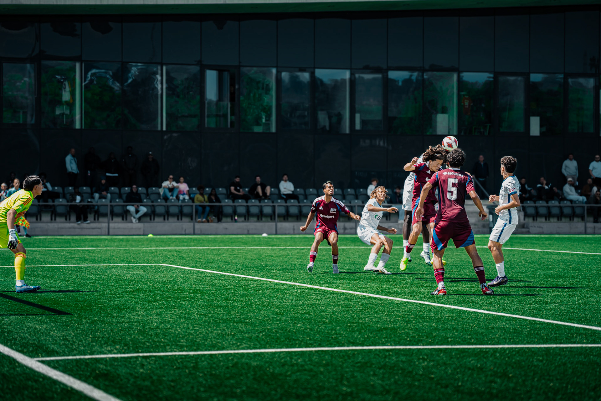 FC Lausanne-Sport M-17 et Servette FC M-17 au Centre sportif+ Stade de la Tuilière. (Christian António/LibsVisuals.com)