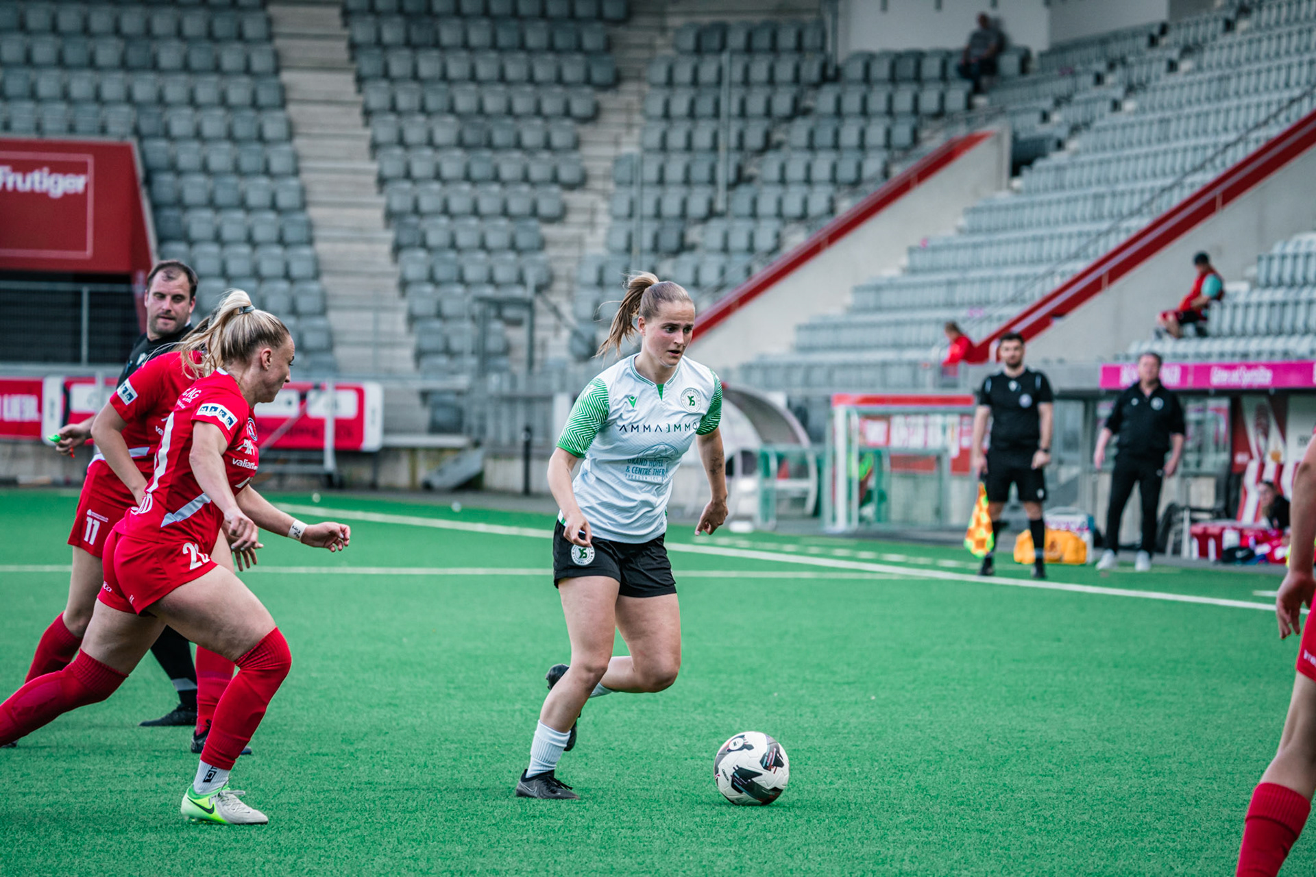 Frauenteam Thun Berner-Oberland et Yverdon Sport FC à la Stockhorn Arena. (Christian António/LibsVisuals.com)