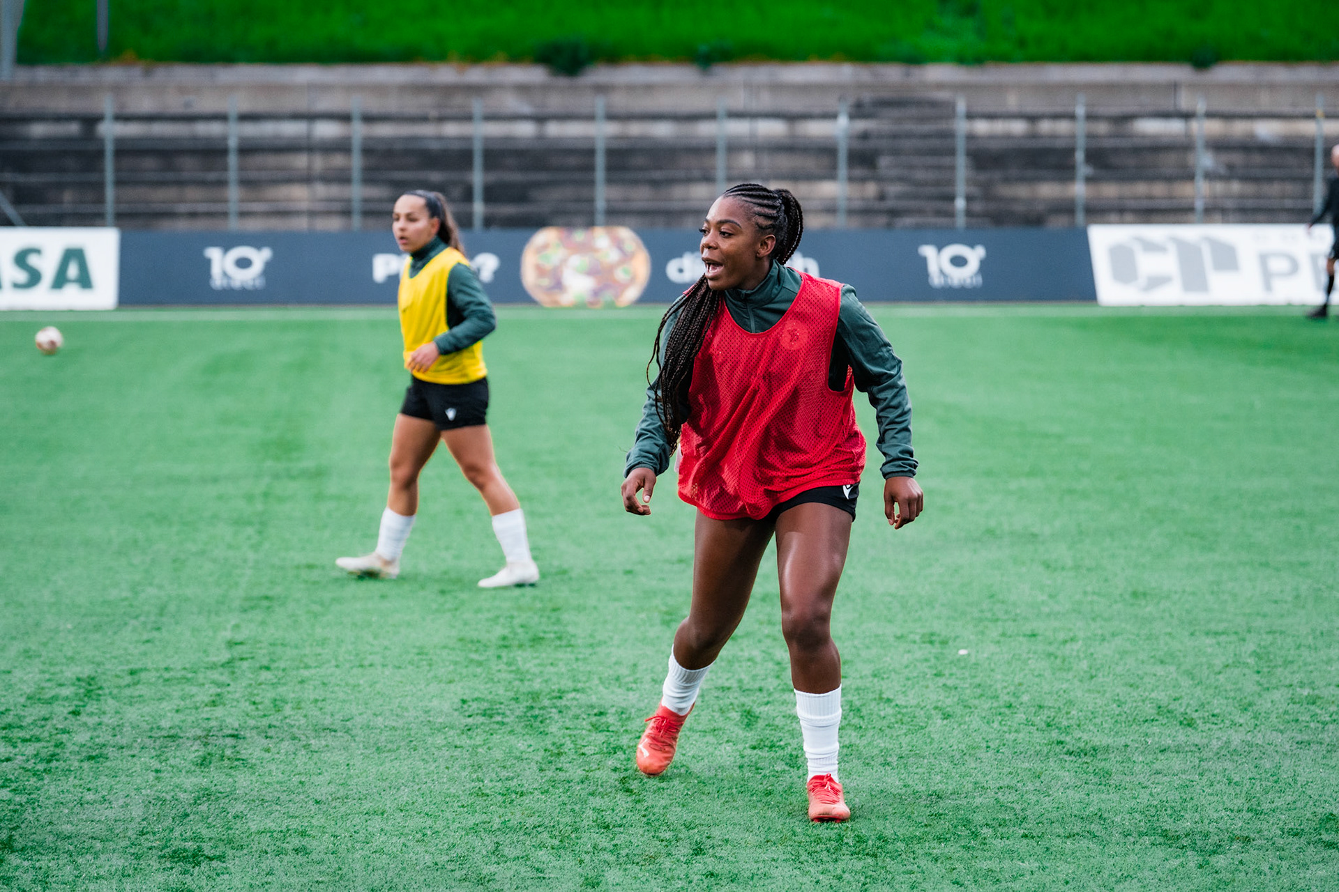 Etoile Carouge FC et Yverdon Sport FC au  Stade de la Fontenette (Christian António/LibsVisuals.com)