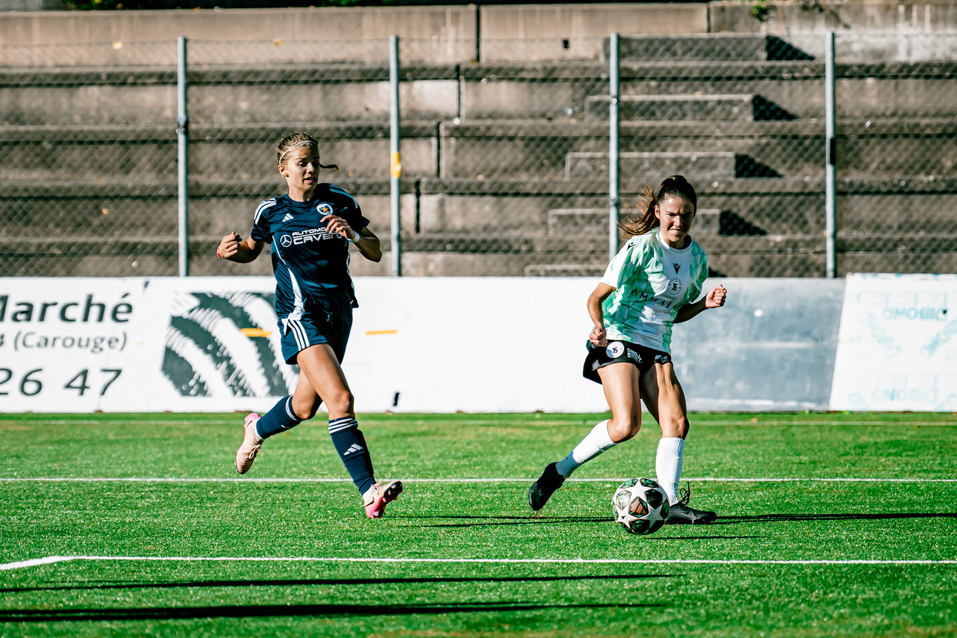 Match de championnat LNB (féminine) opposant l’Etoile Carouge FC à Yverdon Sport FC au Stade de la Fontenette à Carouge. (Christian António/LibsVisuals.com)
