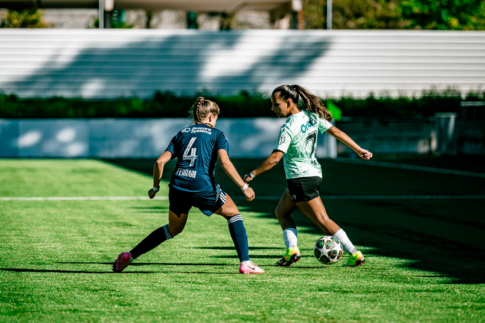 Match de championnat LNB (féminine) opposant l’Etoile Carouge FC à Yverdon Sport FC au Stade de la Fontenette à Carouge. (Christian António/LibsVisuals.com)