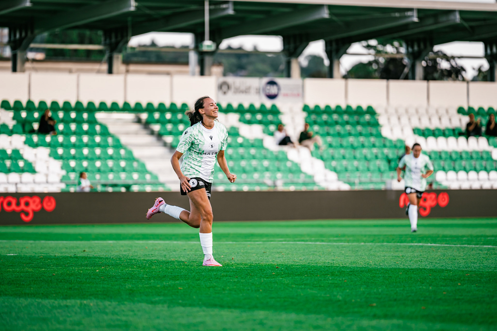 Match championnat LNB féminine opposant Yverdon Sport FC et FC Schlieren au Stade Municipal. (Christian António/LibsVisuals.com)
