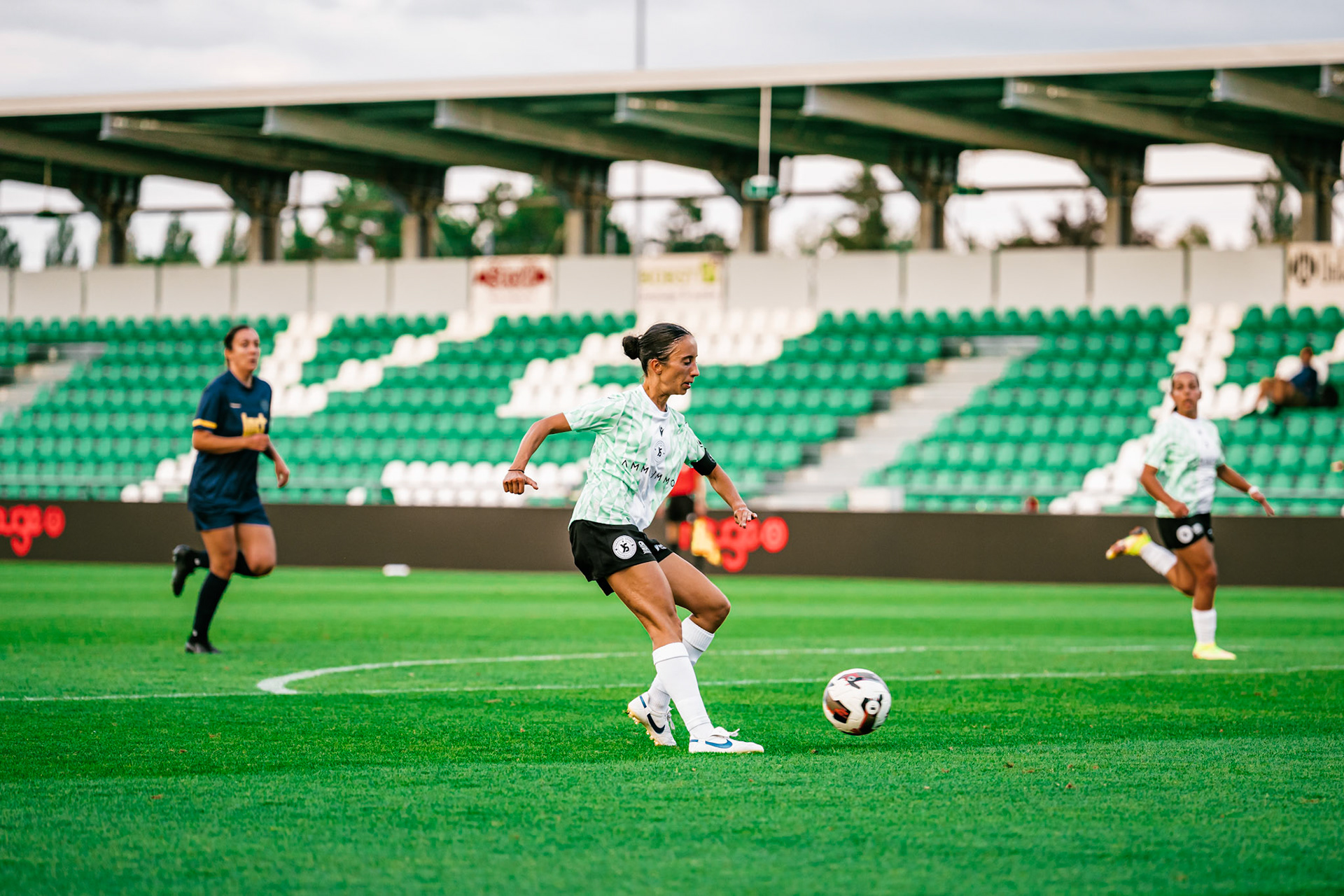 Match championnat LNB féminine opposant Yverdon Sport FC et FC Schlieren au Stade Municipal. (Christian António/LibsVisuals.com)