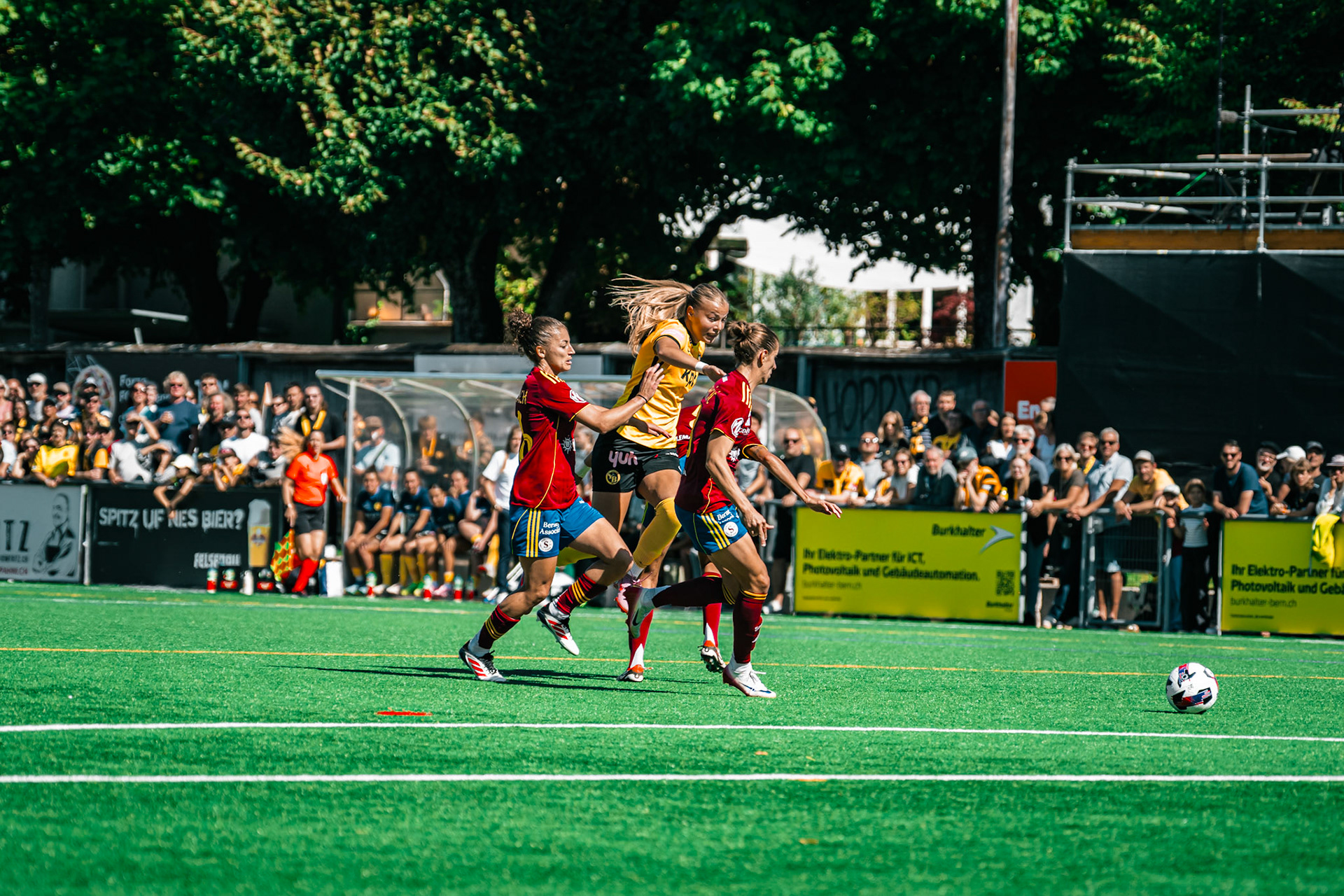 Match de l’AXA Women’s Super League opposant BSC YB Frauen et Servette FC Chênois Féminin au Spitalacker (Kunstrasenfeld), Bern. (Christian António/LibsVisuals.com)