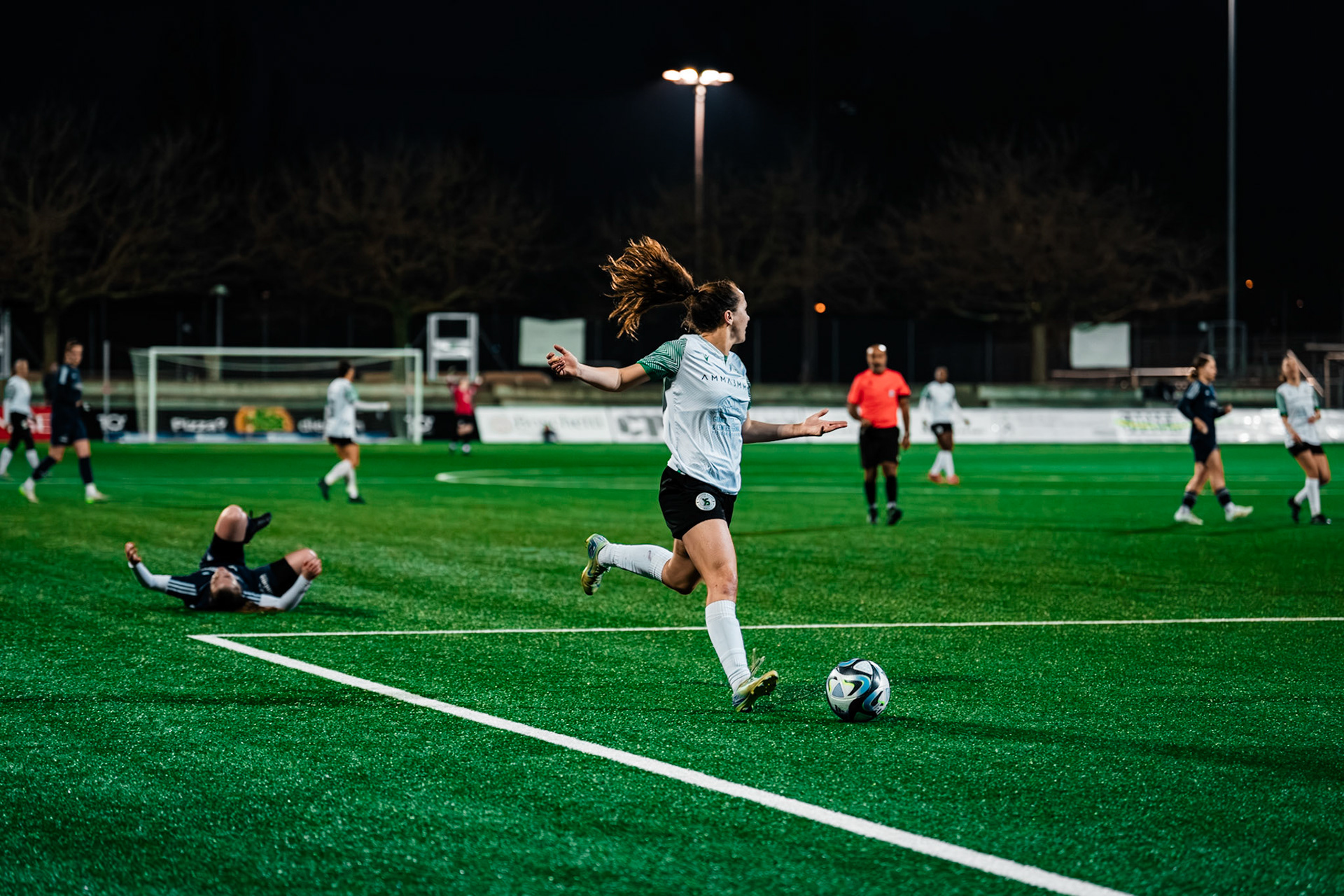Etoile Carouge FC et Yverdon Sport FC au  Stade de la Fontenette (Christian António/LibsVisuals.com)
