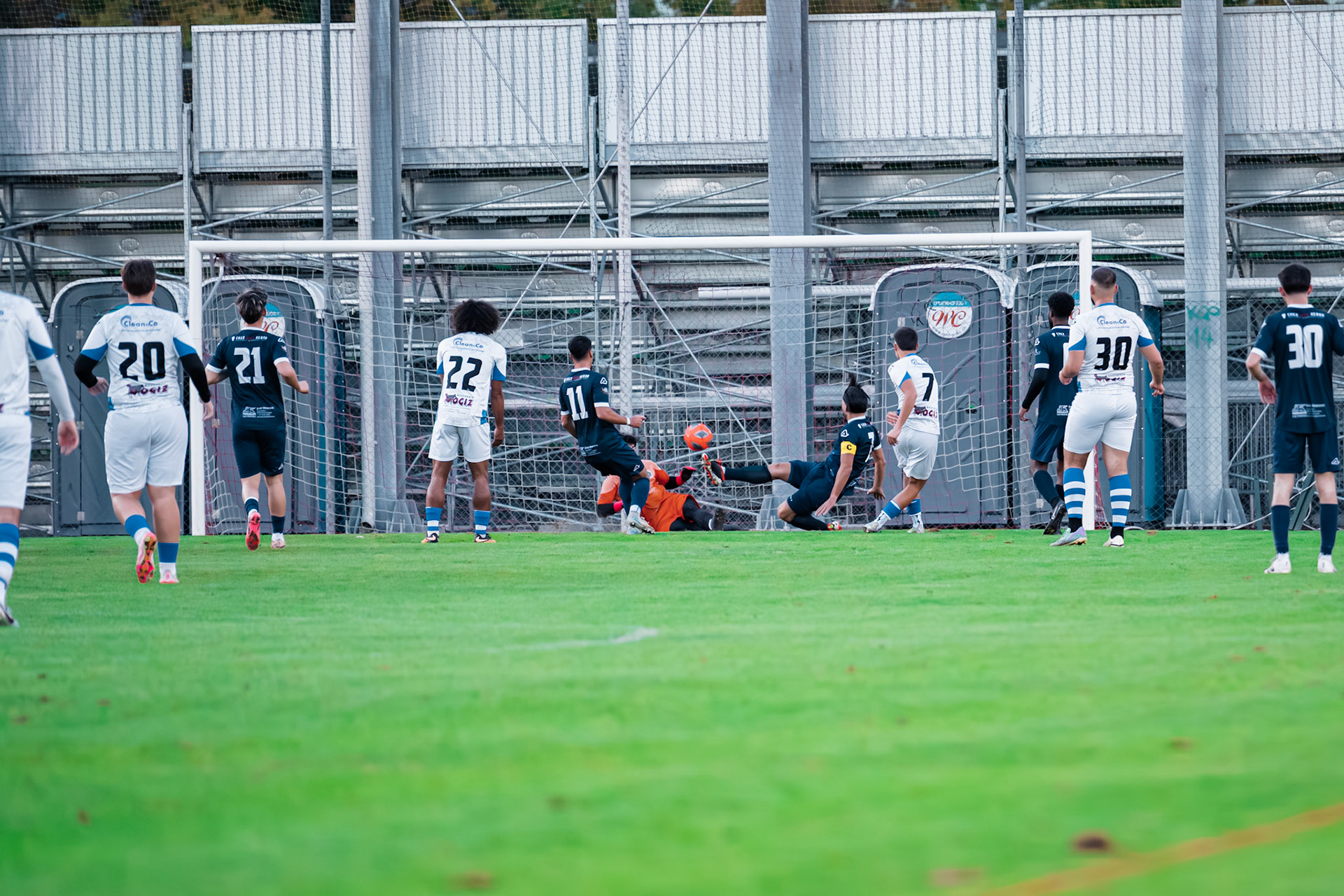 Match de championnat 3e ligue (Groupe 3) opposant le FC Azzurri Yverdon I au FC Bosna Yverdon I, au Stade Municipal, Yverdon. (Christian António/LibsVisuals.com)