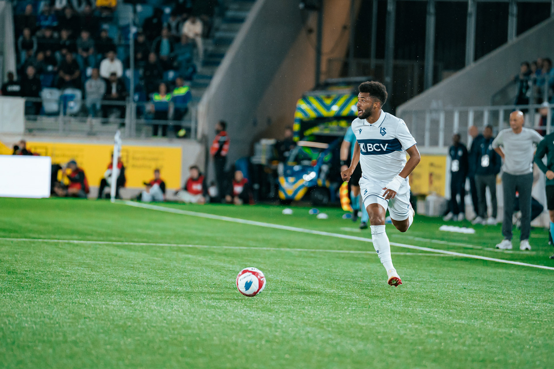 Match aller du tour de barrage de l’UEFA Europa Conference League 2025/26 opposant Lausanne-Sport et le Beşiktaş JK au Stade de la Tuilière. (Christian António/LibsVisuals.com)