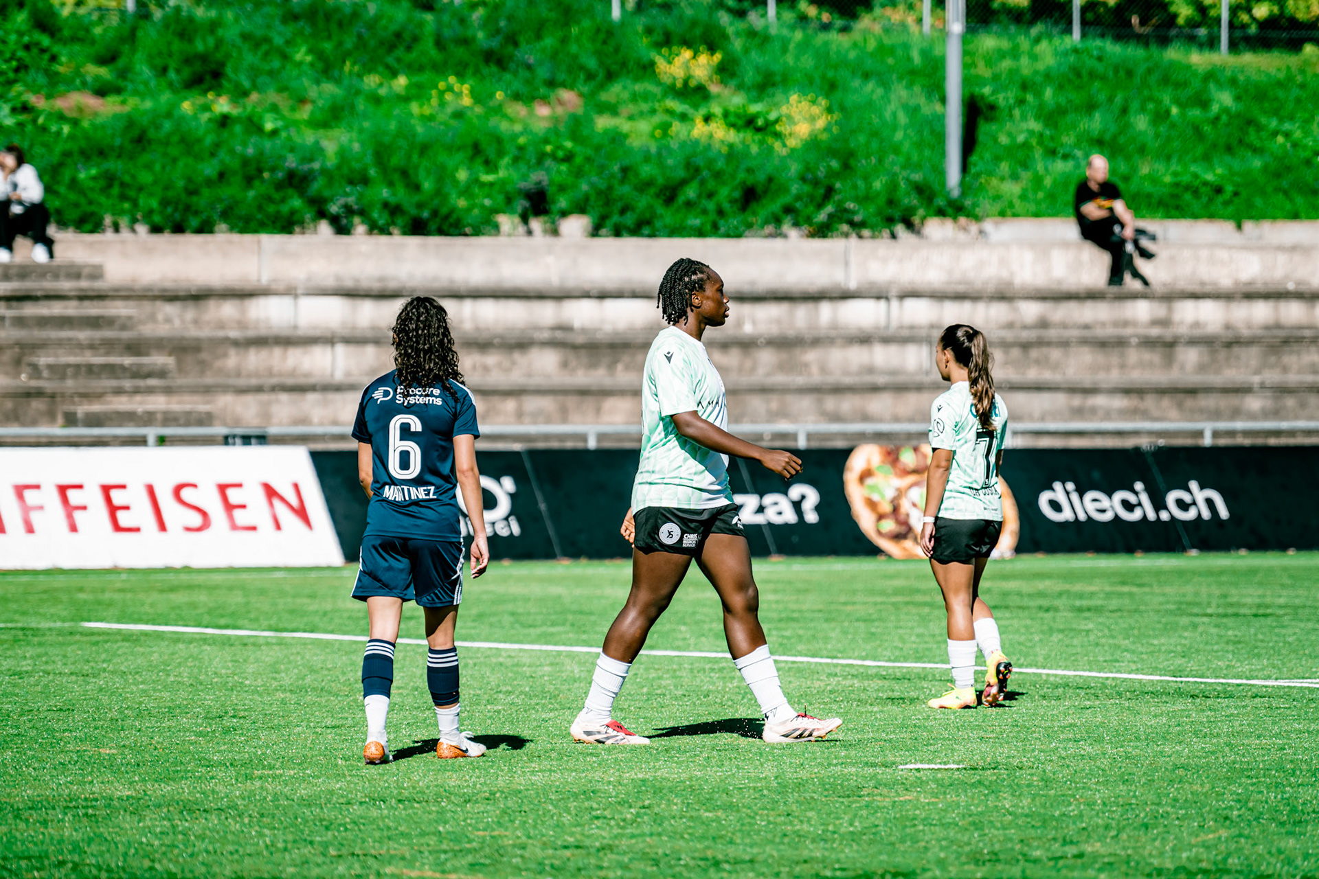 Match de championnat LNB (féminine) opposant l’Etoile Carouge FC à Yverdon Sport FC au Stade de la Fontenette à Carouge. (Christian António/LibsVisuals.com)
