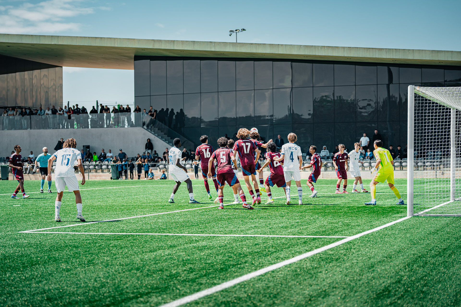 FC Lausanne-Sport M-17 et Servette FC M-17 au Centre sportif+ Stade de la Tuilière. (Christian António/LibsVisuals.com)