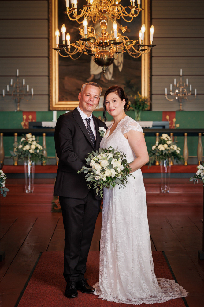 Hääkuva voidaan aikataulun salliessa ottaa myös kirkossa.