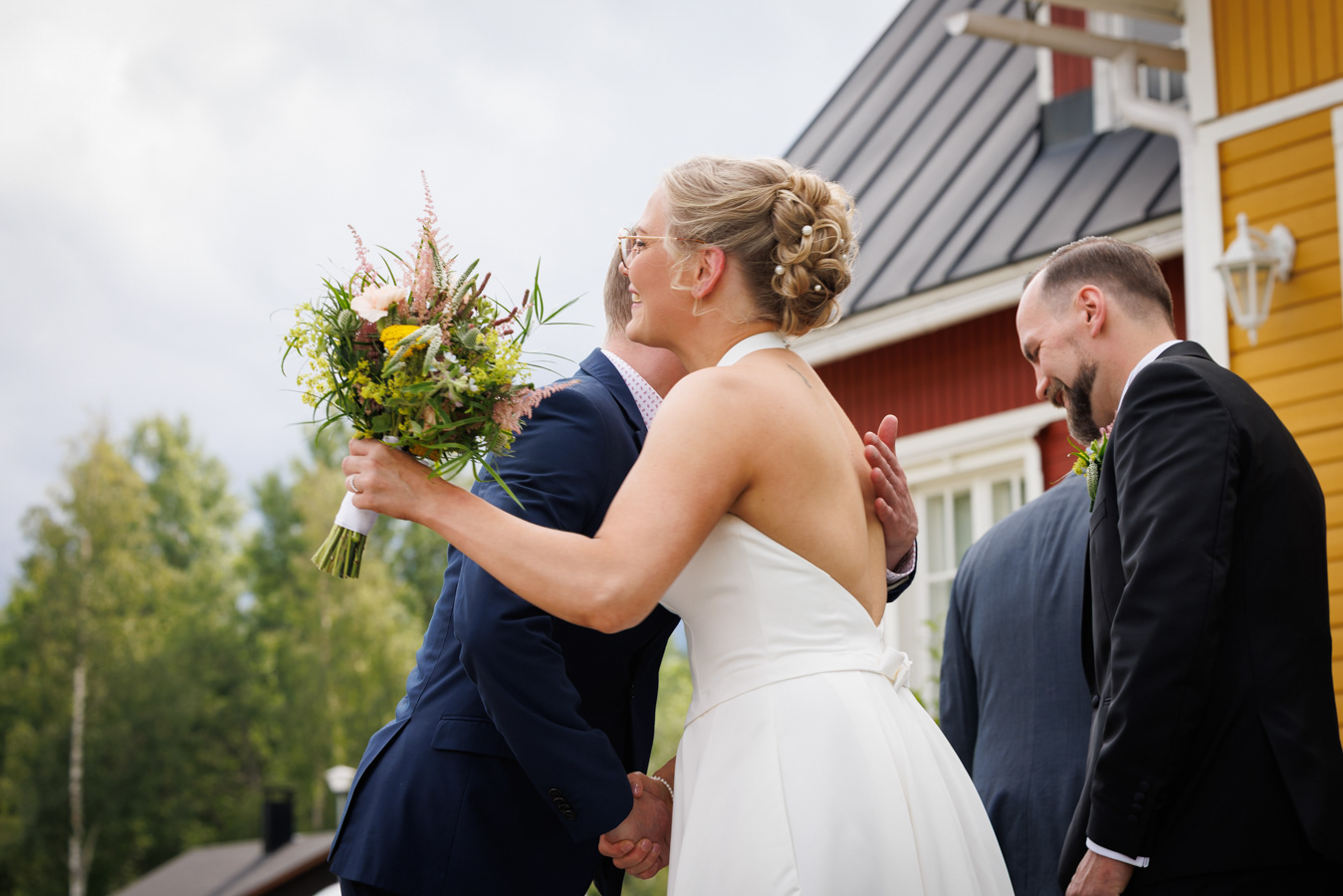 Hääkuvaaja yrittää aina löytää oikeat hetket.