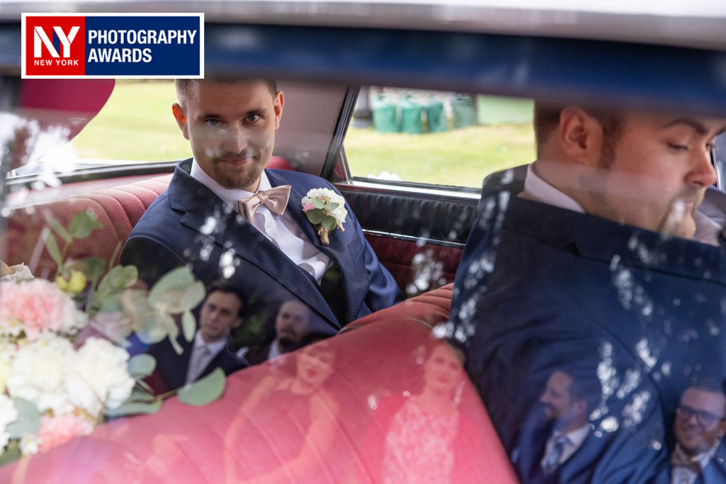 Tälle kuvalle on myönnetty kunniamaininta hääkuvasarjassa New York Photography Awardsissa.