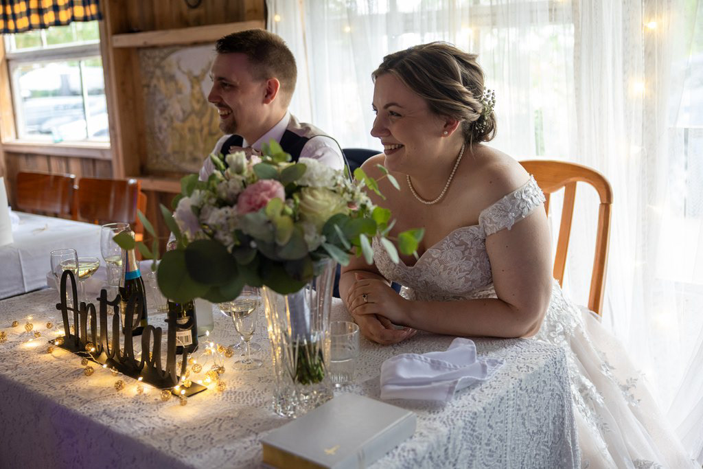 Ilo näkyy hääkuvissa.