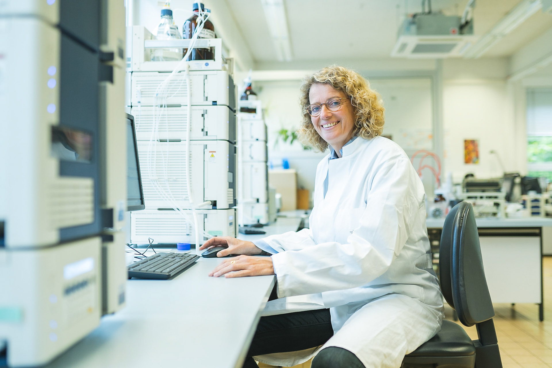 FRAU DR. CHRISTINE WINTER IM LABOR