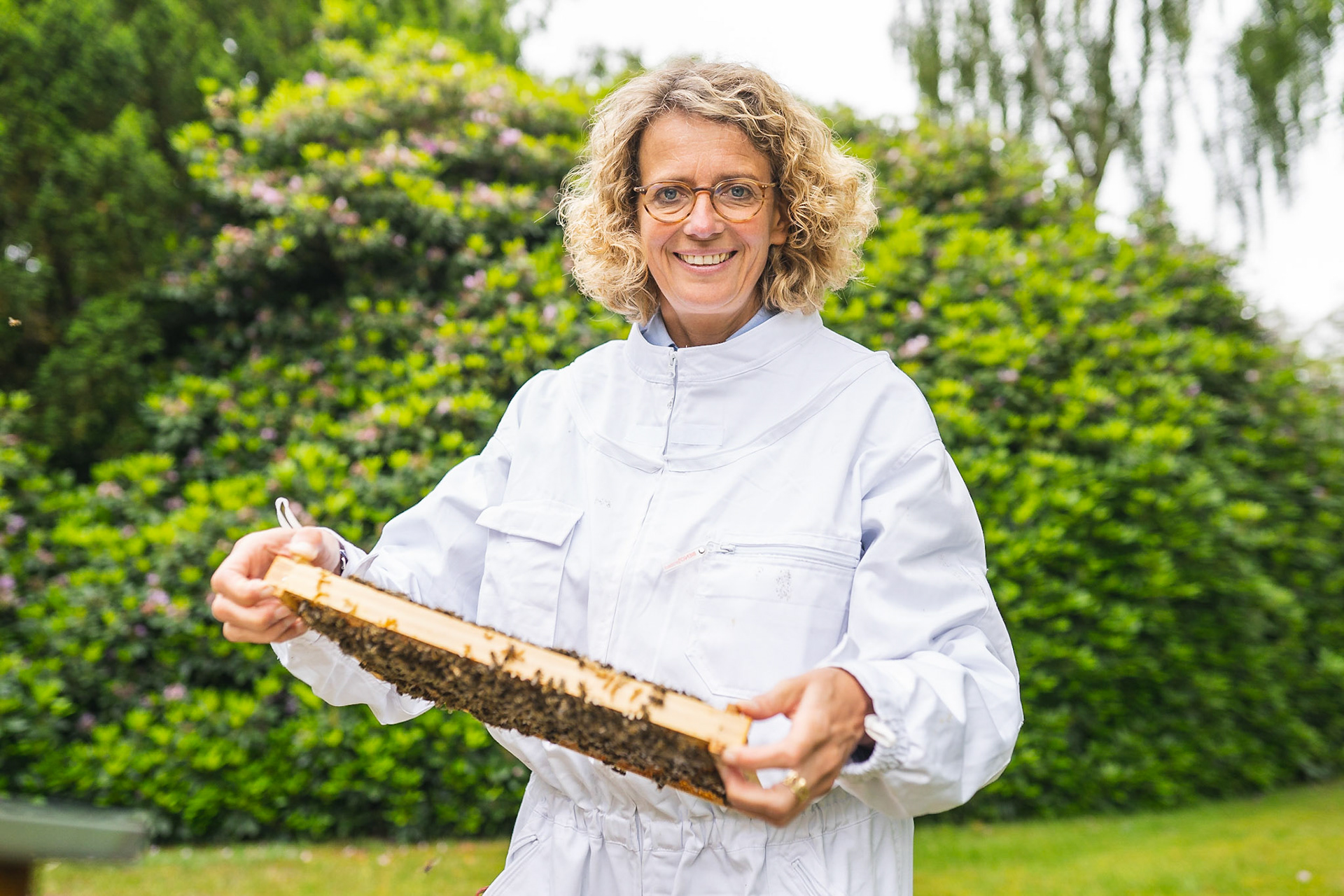 FRAU DR. CHRISTINE WINTER, IMKERIN UND APOTHEKERIN