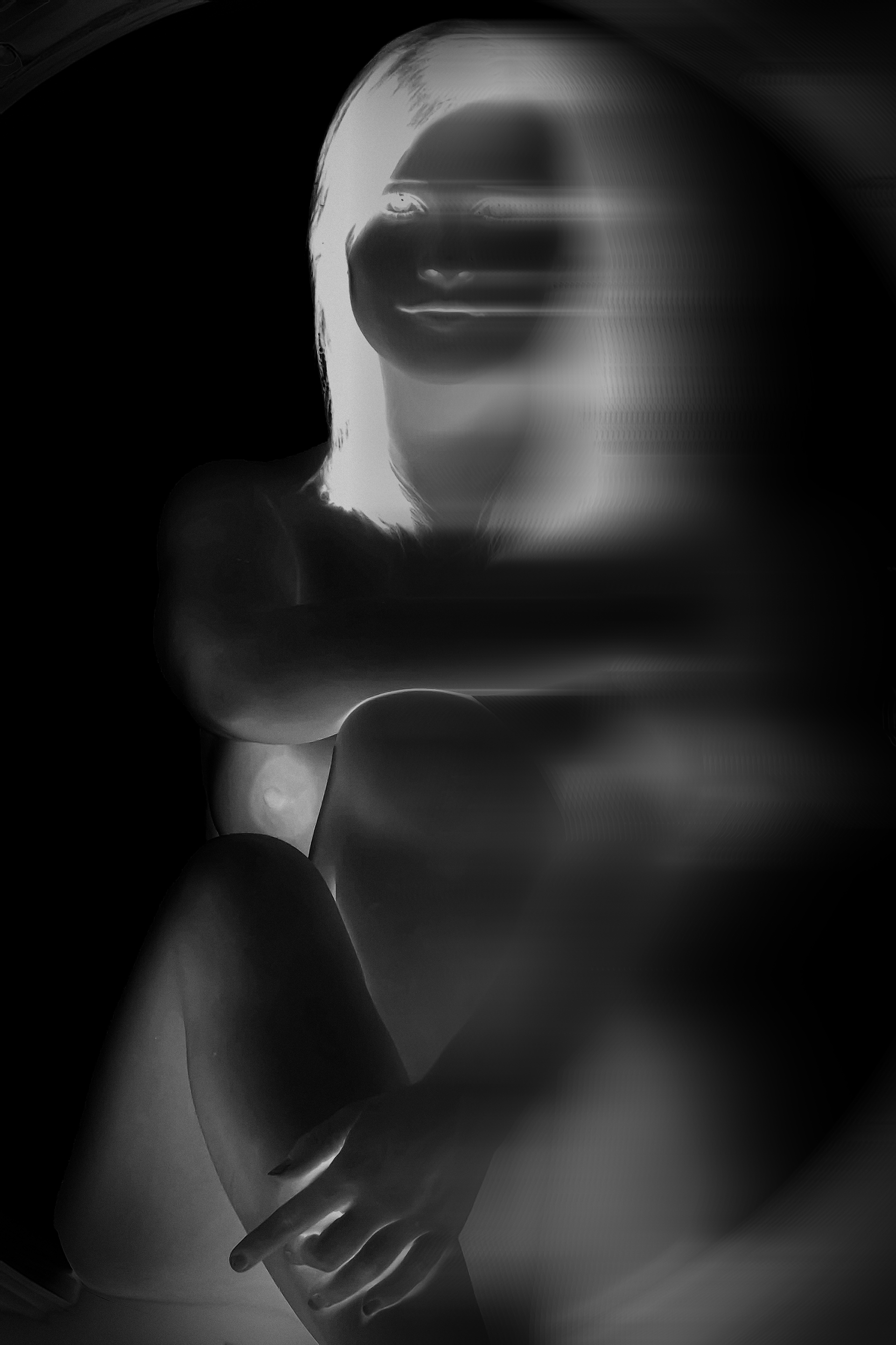 Die Unschärfe des Begehrens - „Die Figur erscheint nicht als feste Identität, sondern als flüchtiges Bild zwischen Nähe, Schatten und Auflösung.“