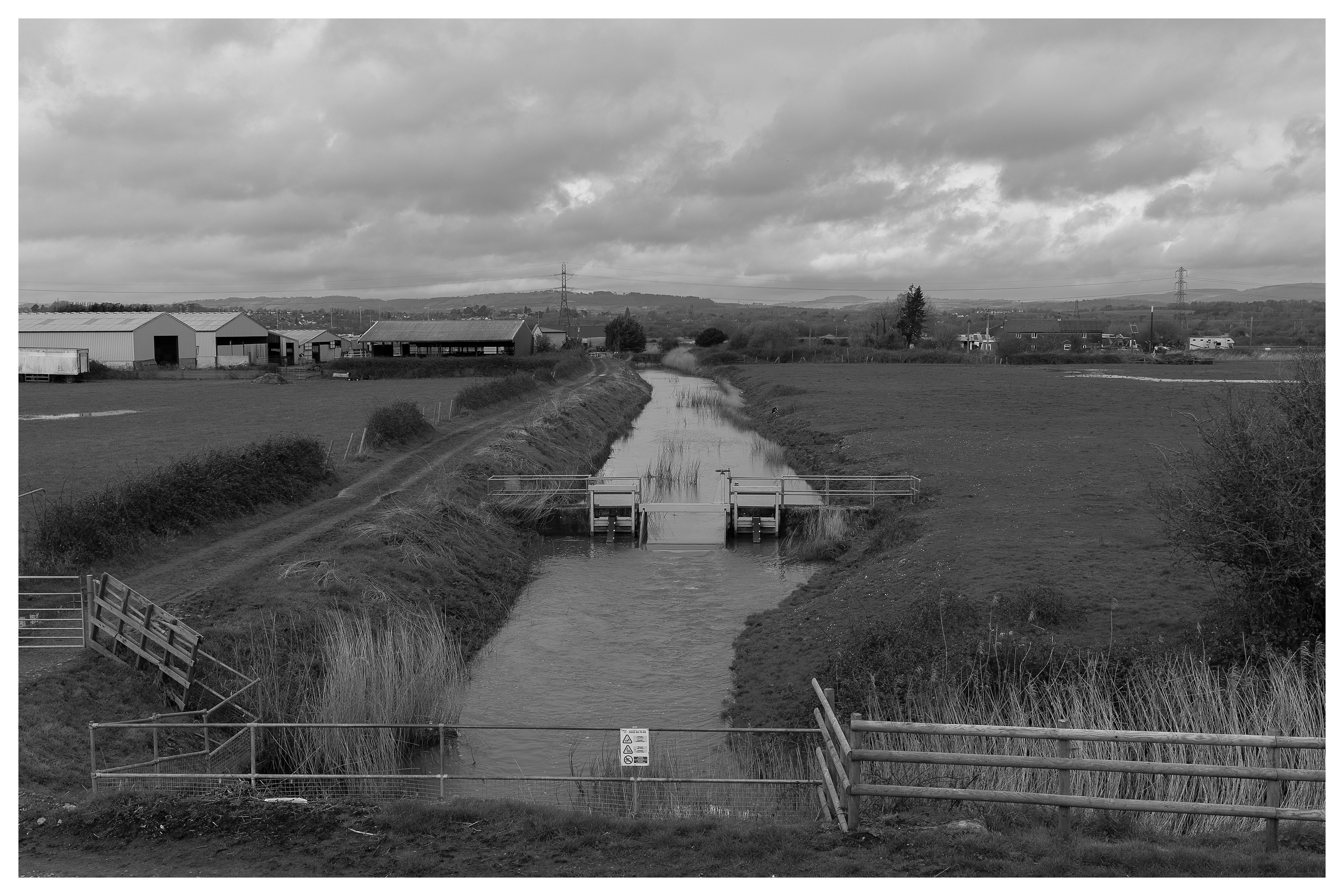 Sluice/weir