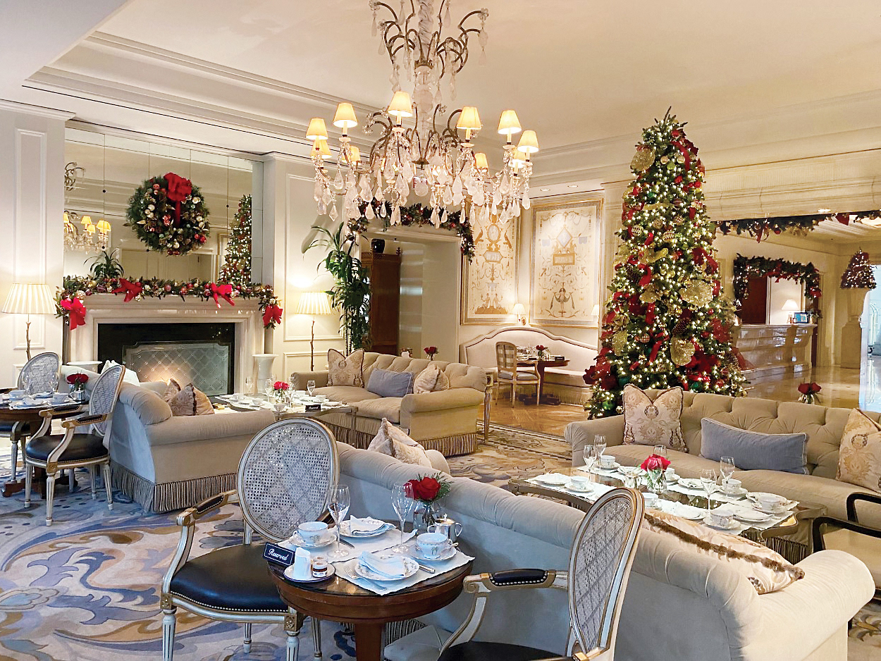 Wendi photographed The Peninsula's Living Room for Festive Afternoon Tea.