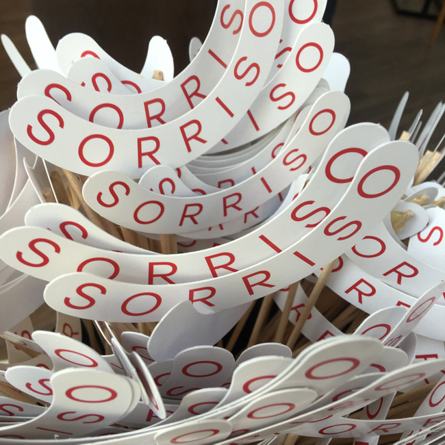 Wendi created "Sorriso Smile Sticks" for social selfies.