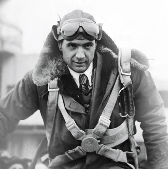 Howard Robard Hughes.