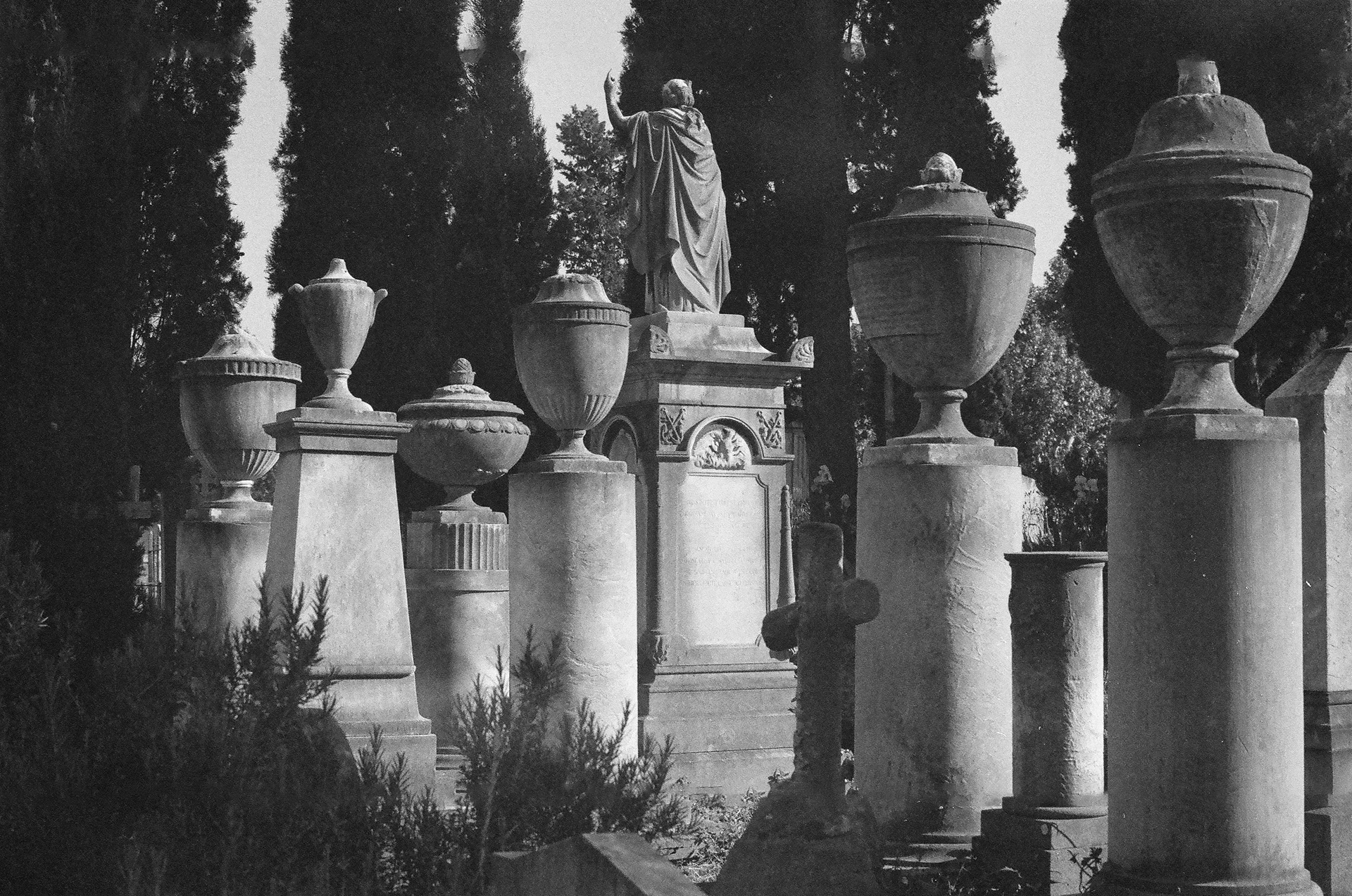 Graves: Graves in the English Cemetery, Firenze. Inside a traffic circle in Firenze is a plot of land, owned by the Swiss, that serves as a cemetary for the English. May 11, 2022 - Firenze, Italy - Photo by Aaron Guy Leroux