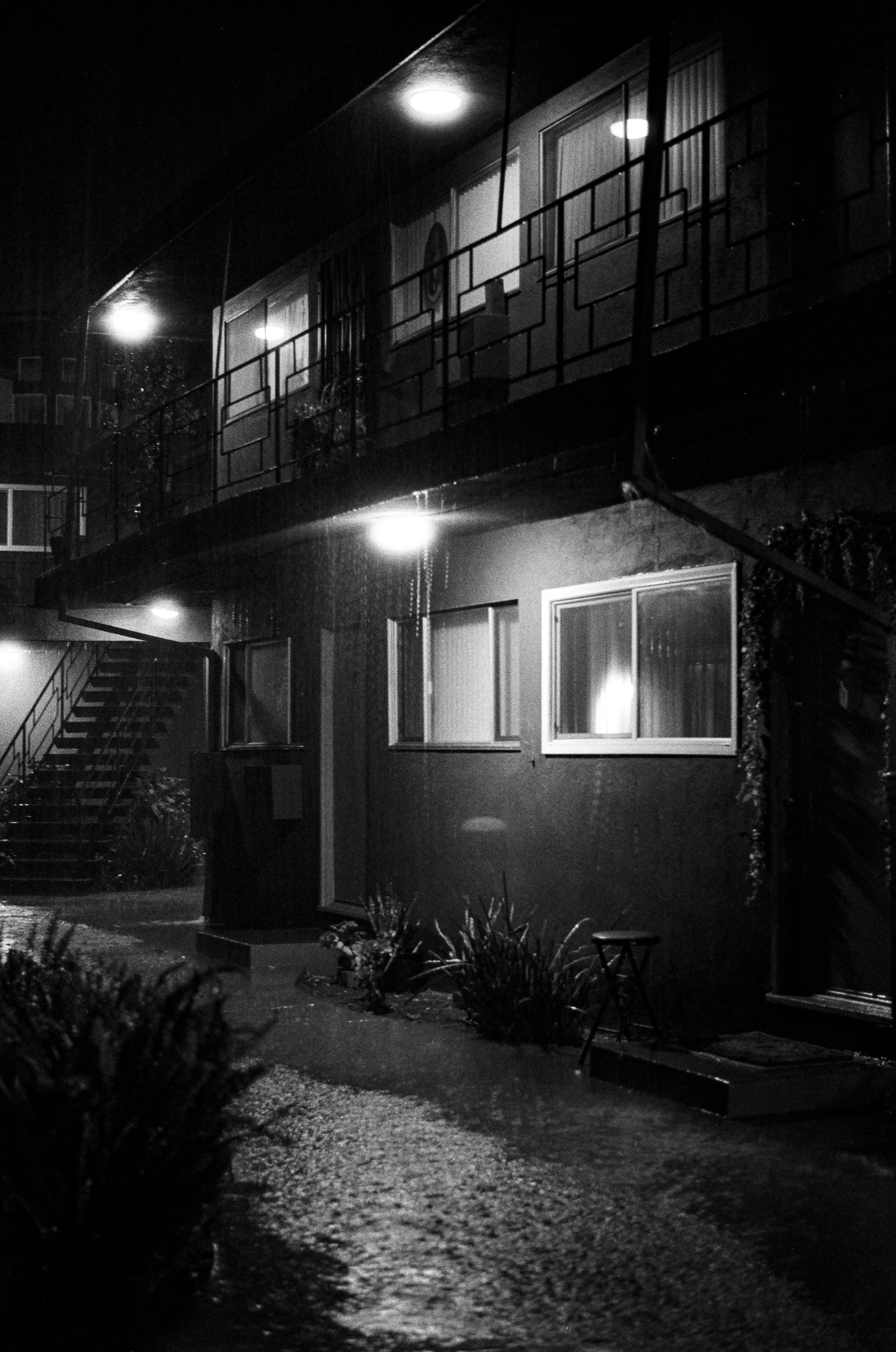 Winter Rain: An unusual week of rain pummels Los Angeles just after Christmas. December 28, 2022 - Sherman Oaks, CA - Photo by Aaron Guy Leroux