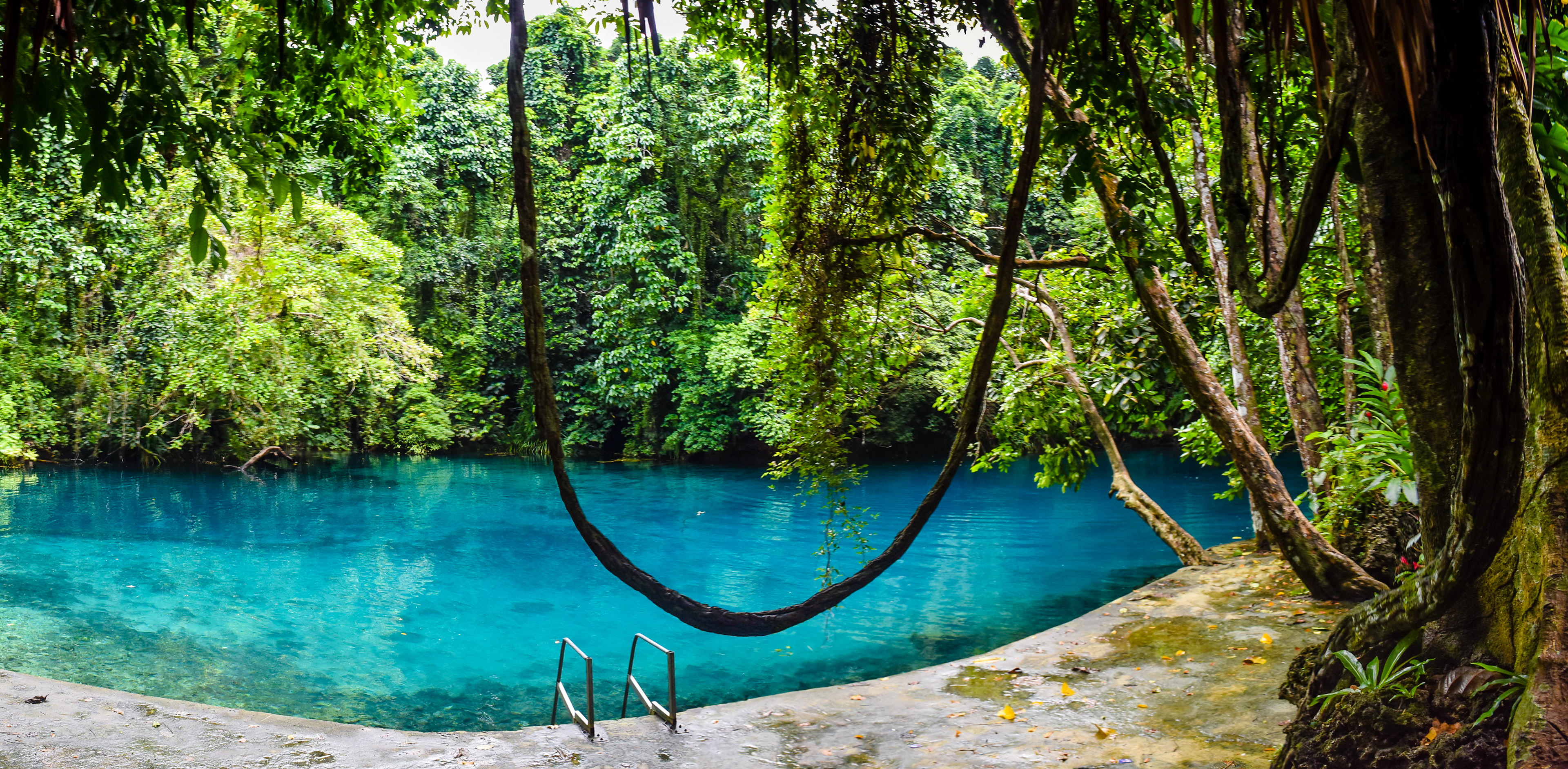 Riri Blue Hole (Santo)