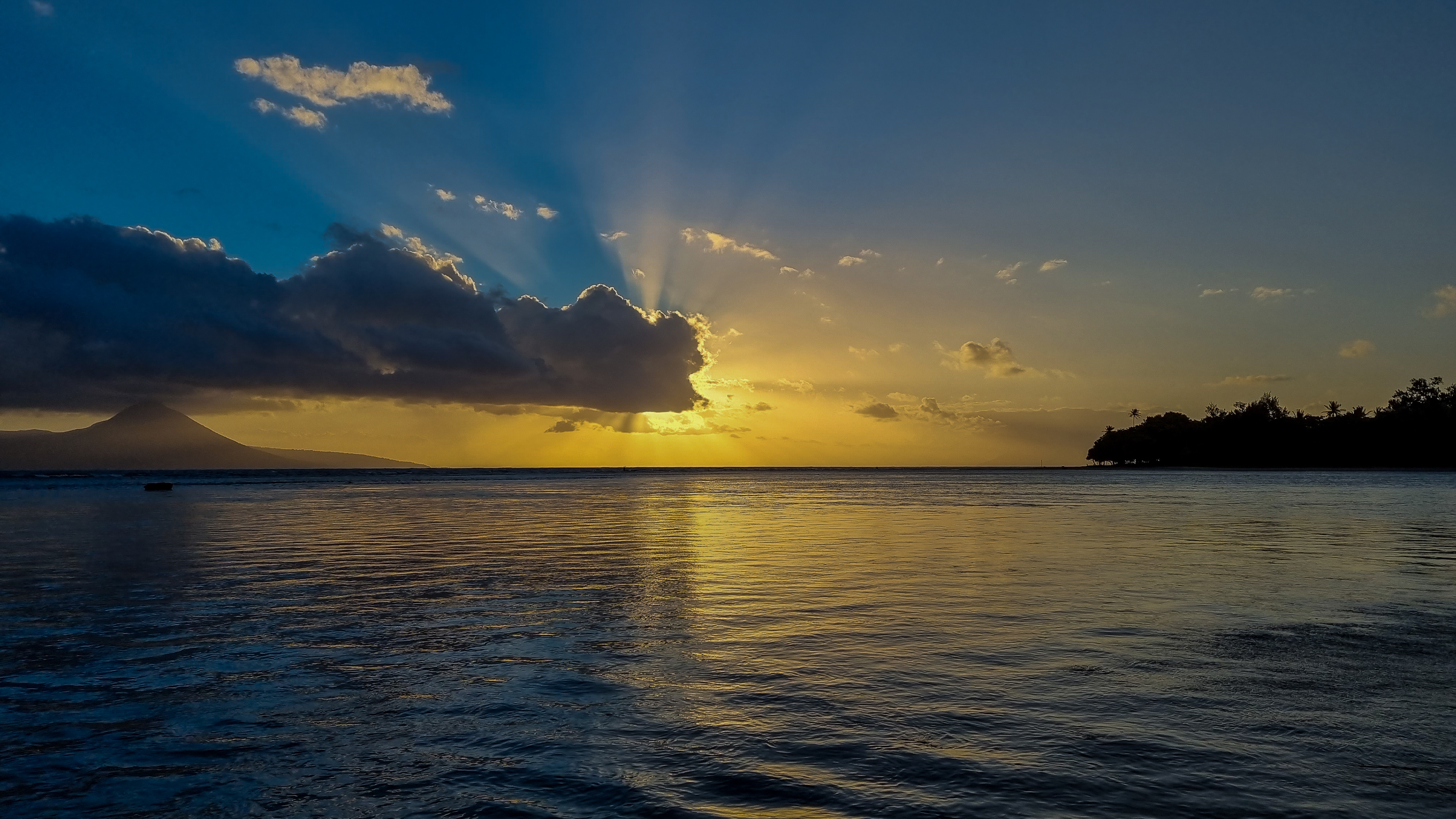 Sunset with Vanua Lava on the left and Mota Lava on the right side