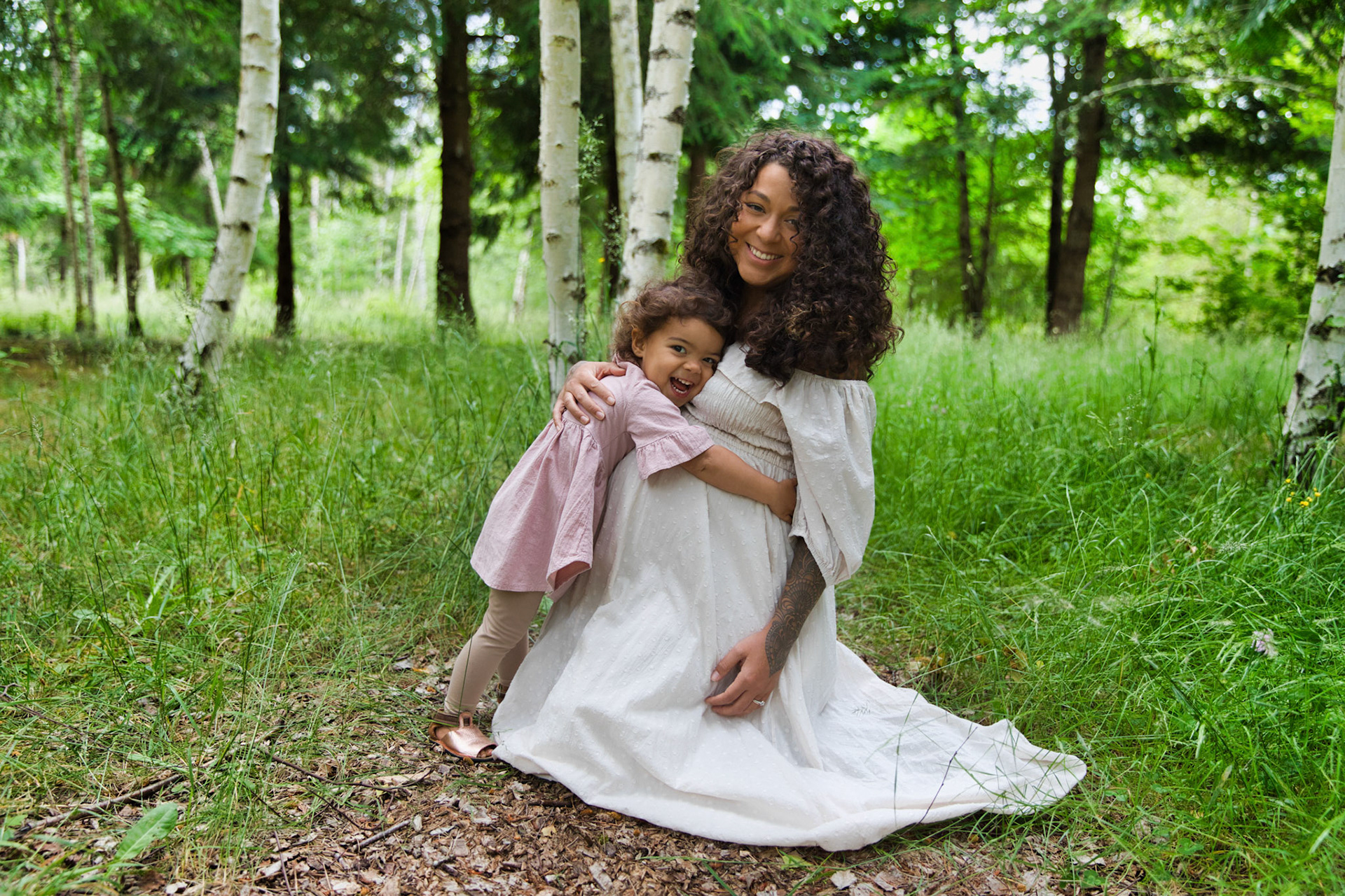 Maternity Photos, spring meadow, soft light, golden hour, Vancouver Washington photography