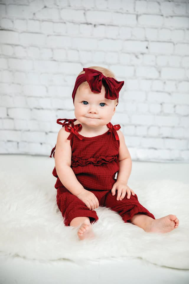 baby with big bow 
