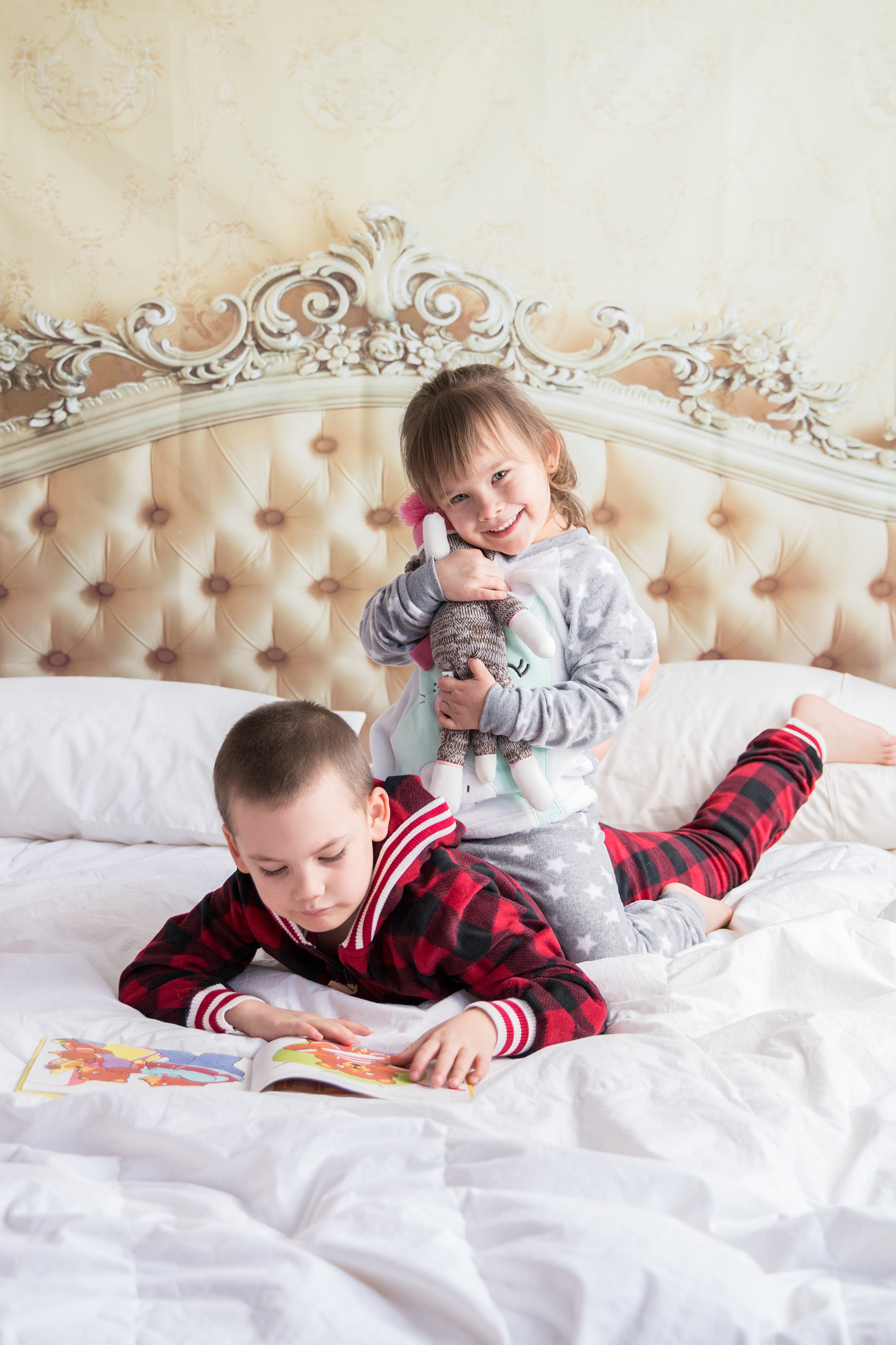 pj photoshoot with brother and sister