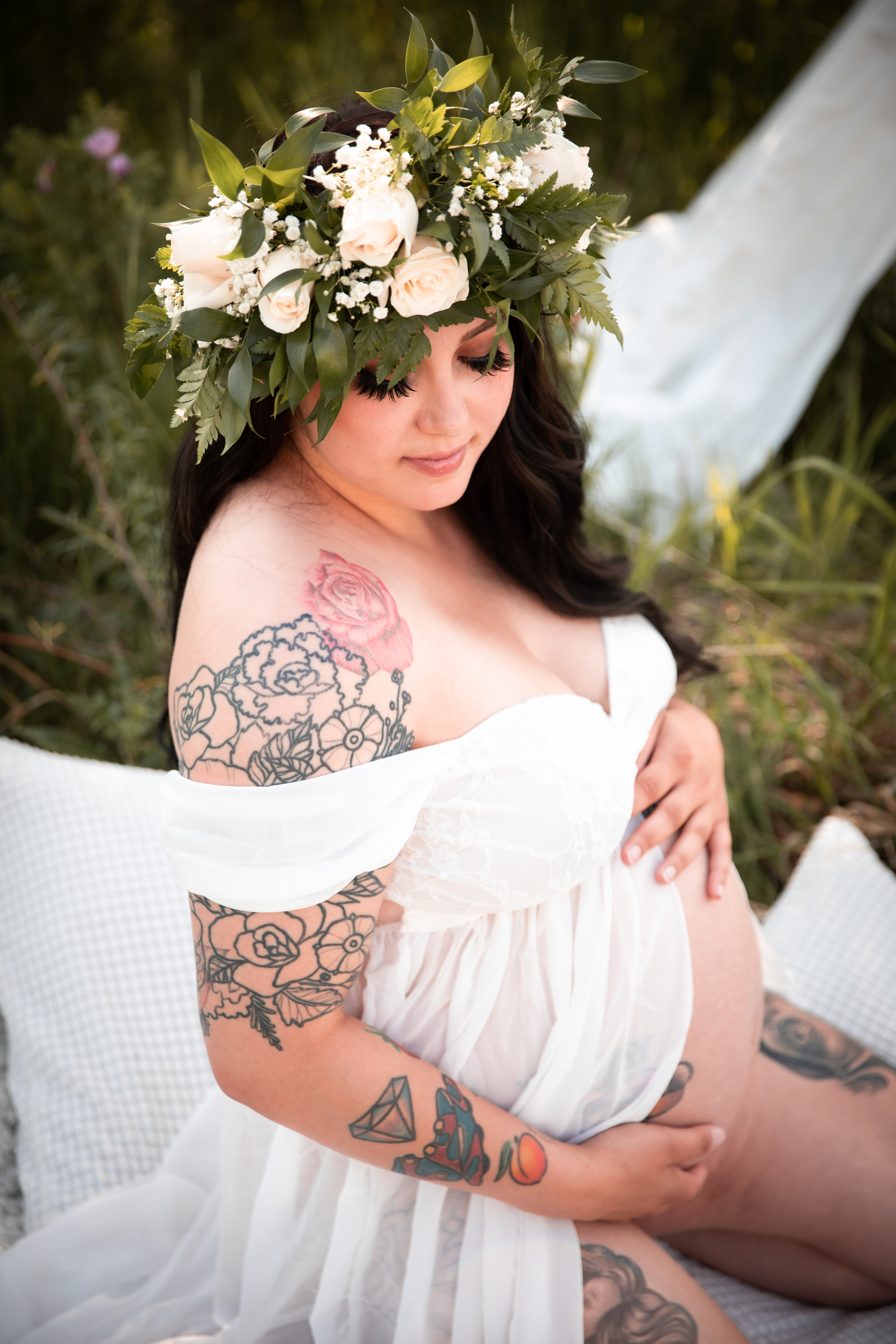 mom to be smiling 