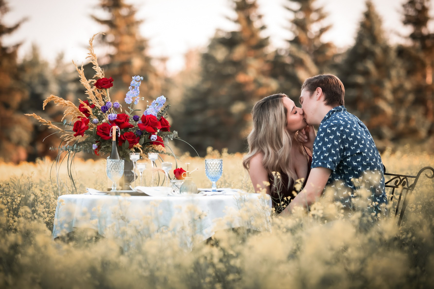 couple kissing at the table 