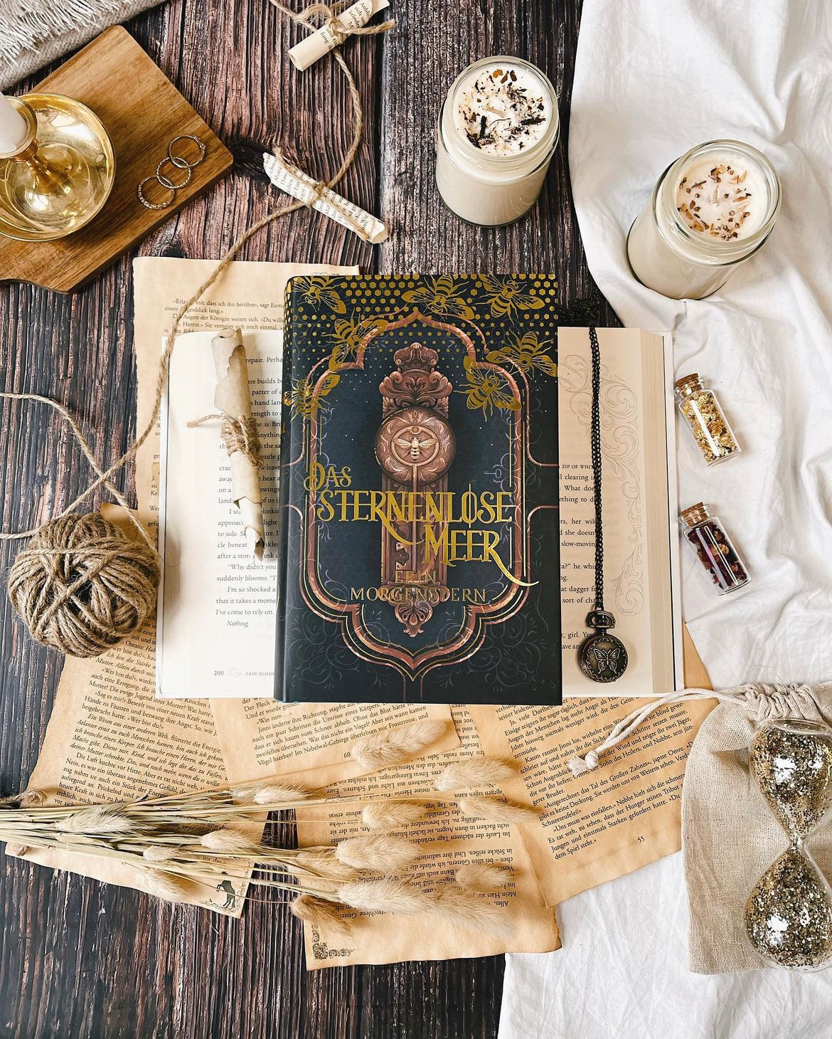 Naked hardcover and sprayed edges for German language version The Starless Sea