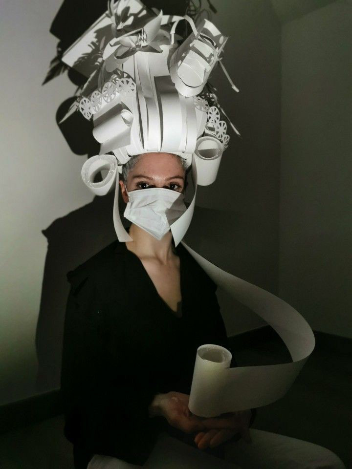 le masque marquant la crise épidémique débutante