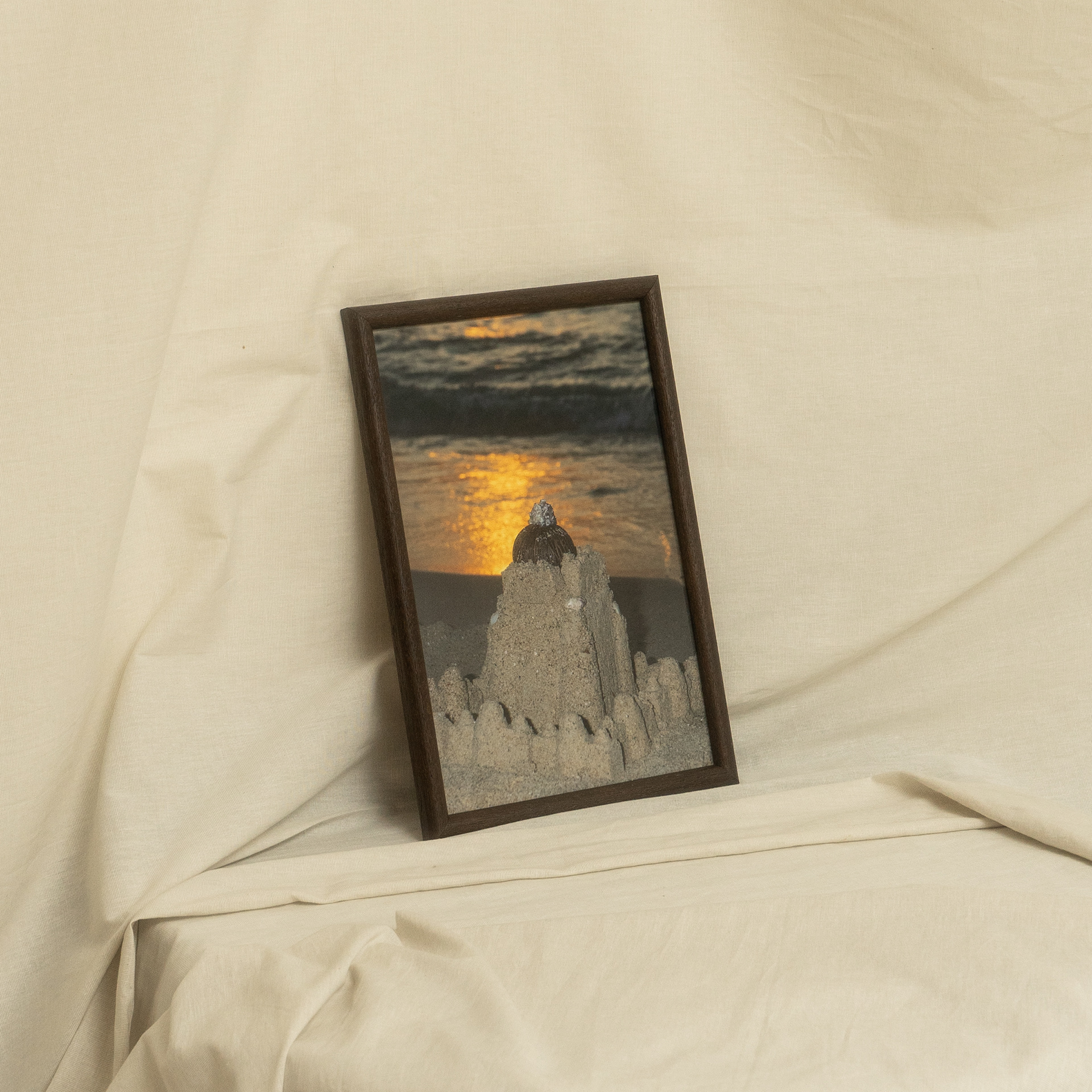 Photo No.13 from photo series "Still Light - Still Life (II)", 2021 . Edition 1 of 1 (1 Copy) Print + frame: 21.5 x 32 cm 1,200 THB