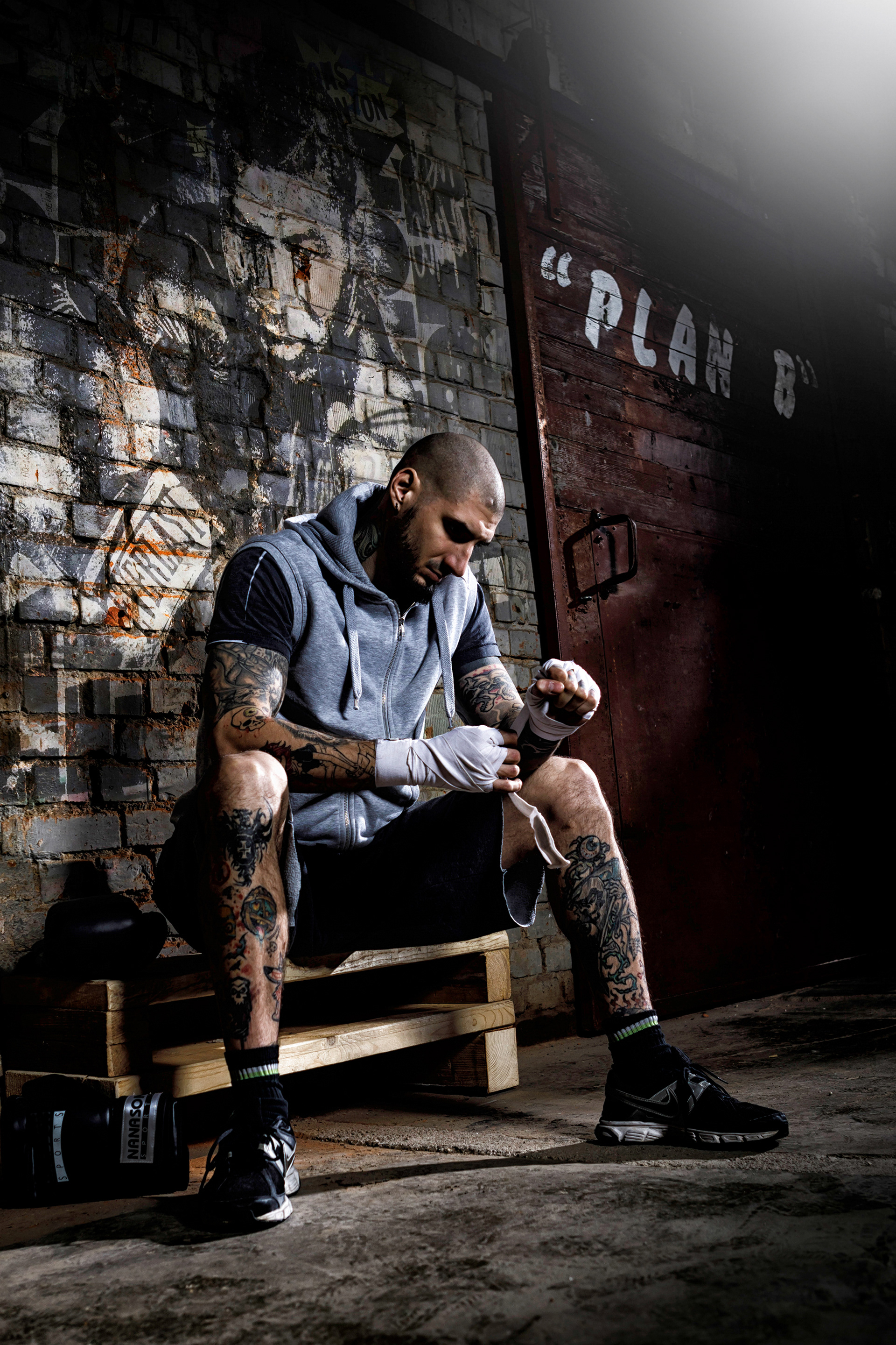 Boxer in alter Fabrikhalle