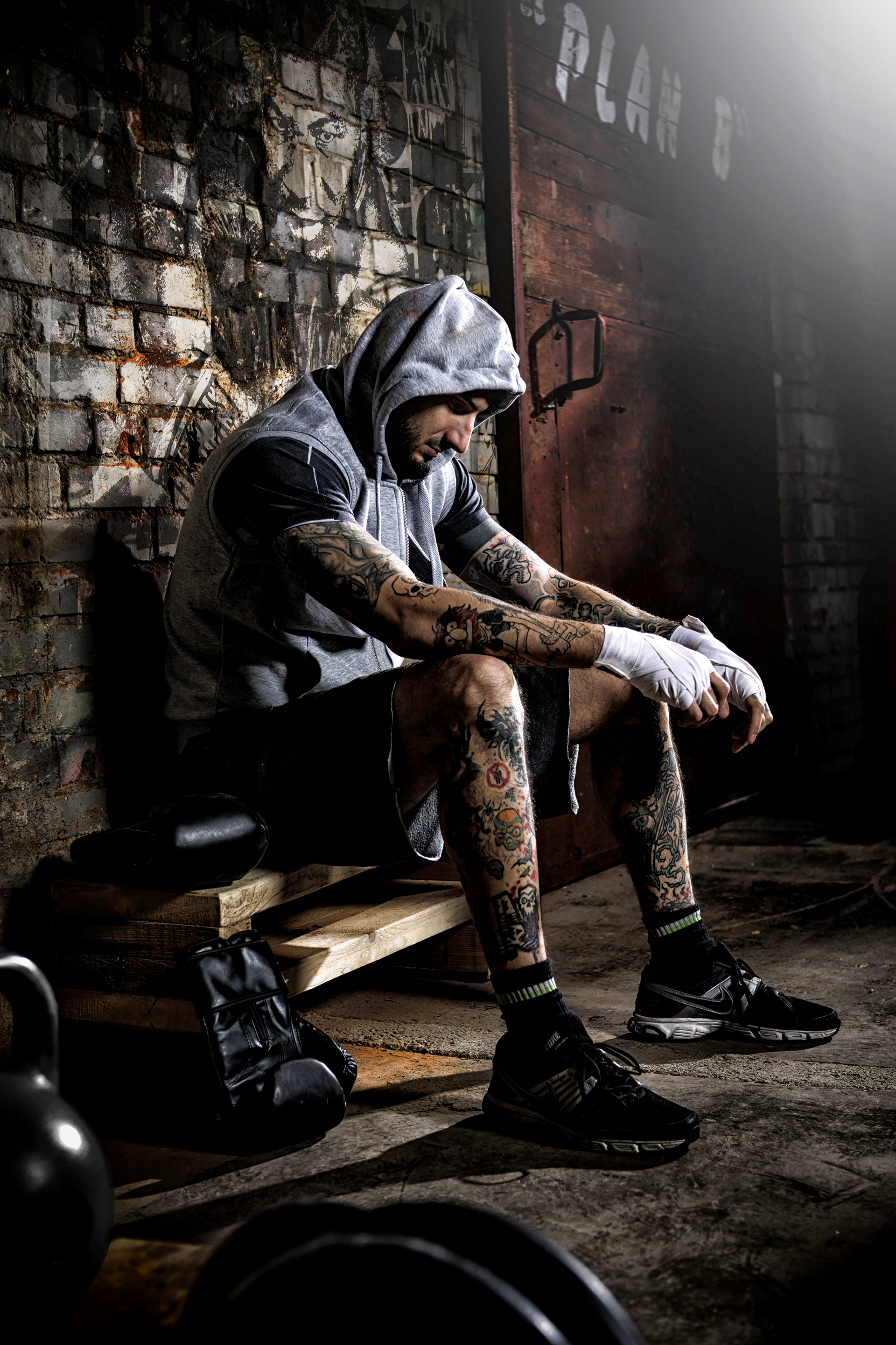 Boxer in alter Fabrikhalle