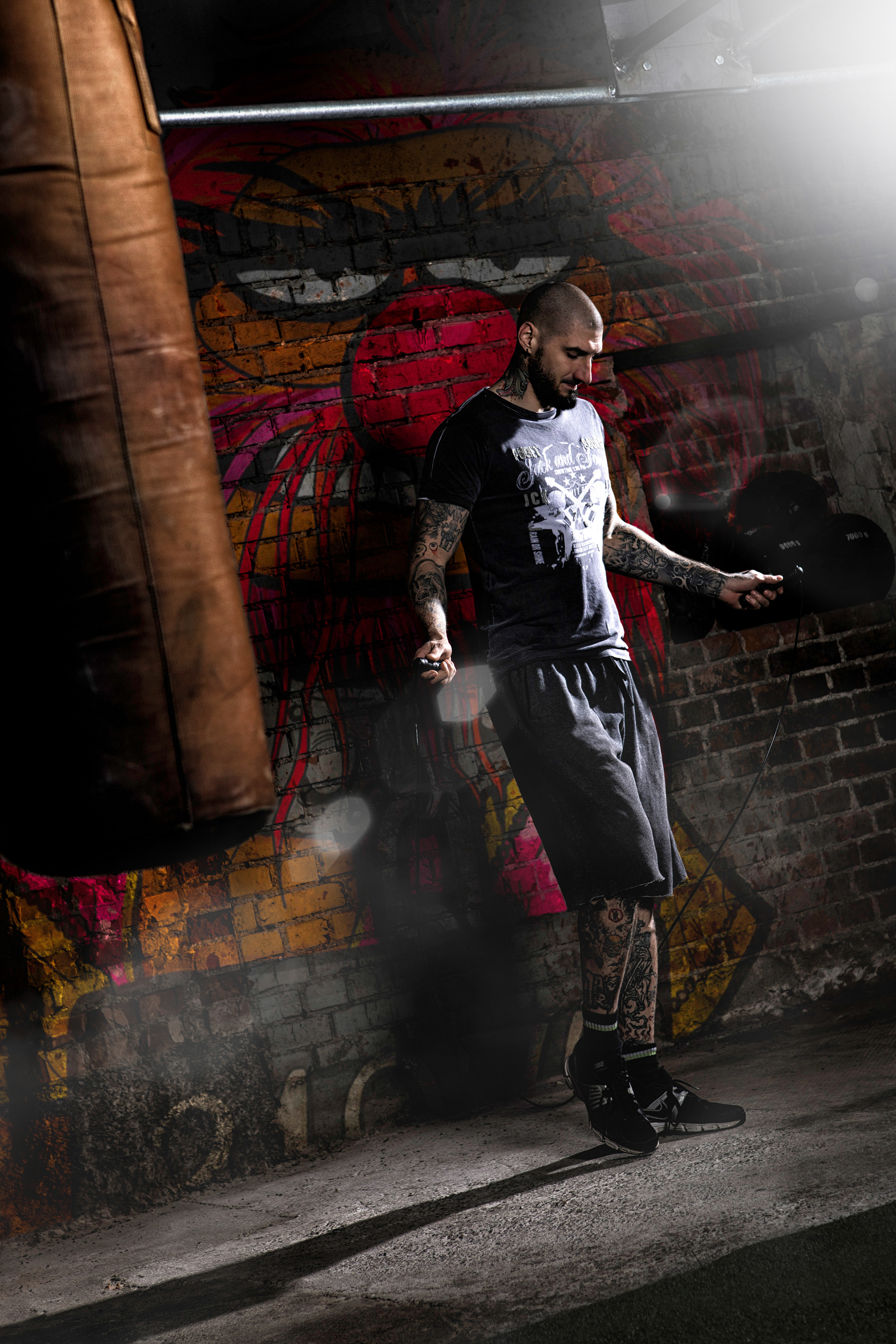 Boxer in alter Fabrikhalle