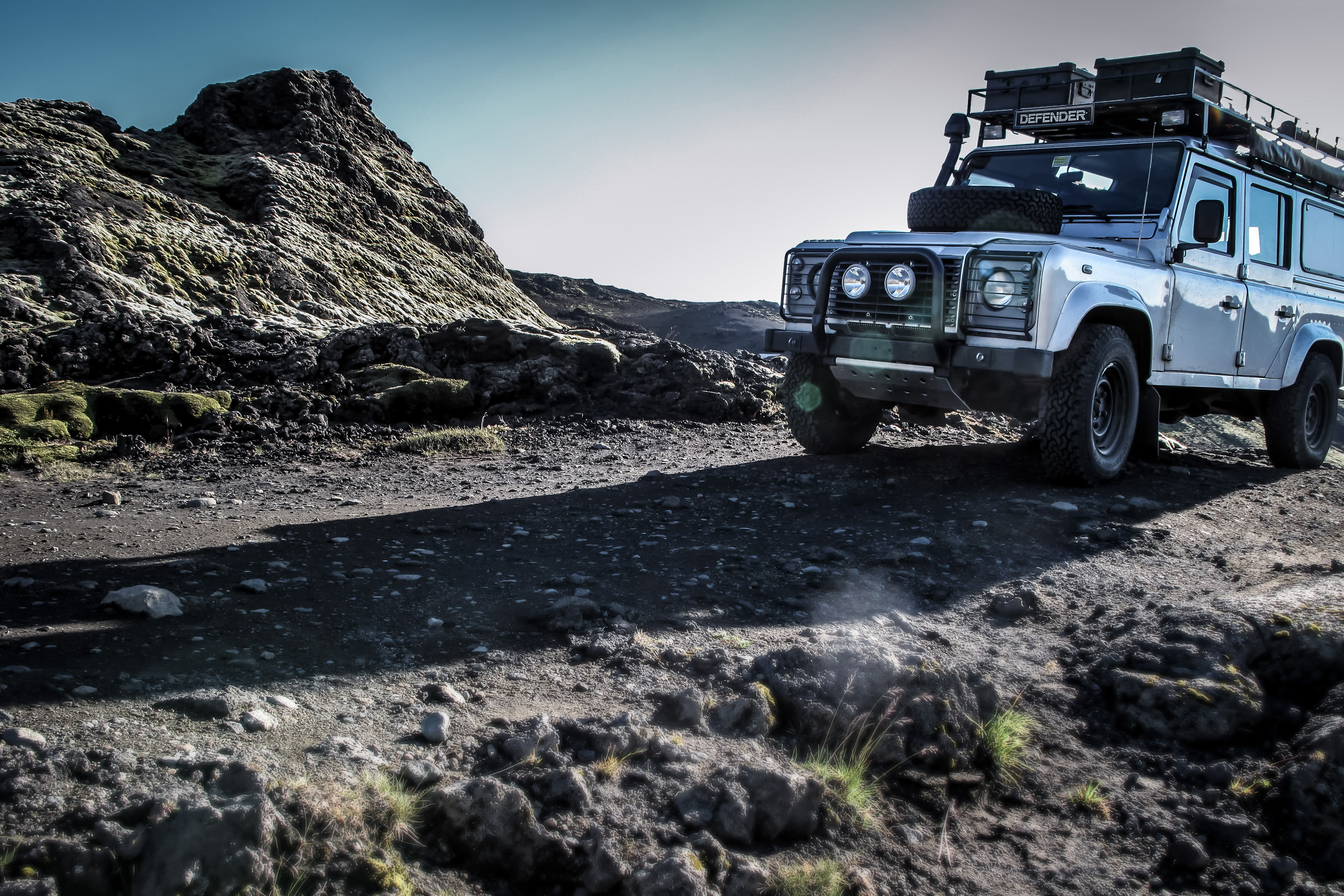 Landrover Defender Offroad in Island