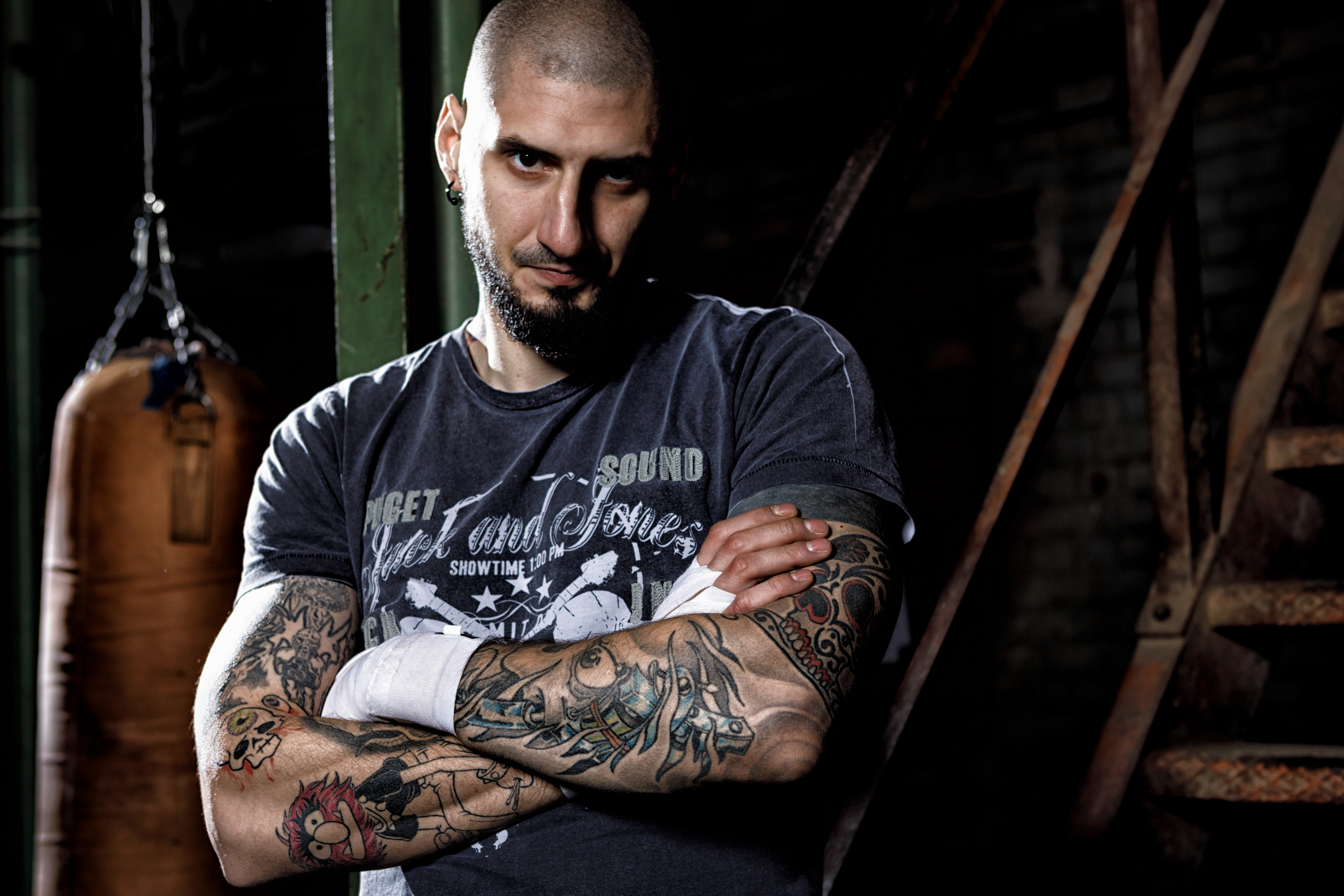 Boxer in alter Fabrikhalle