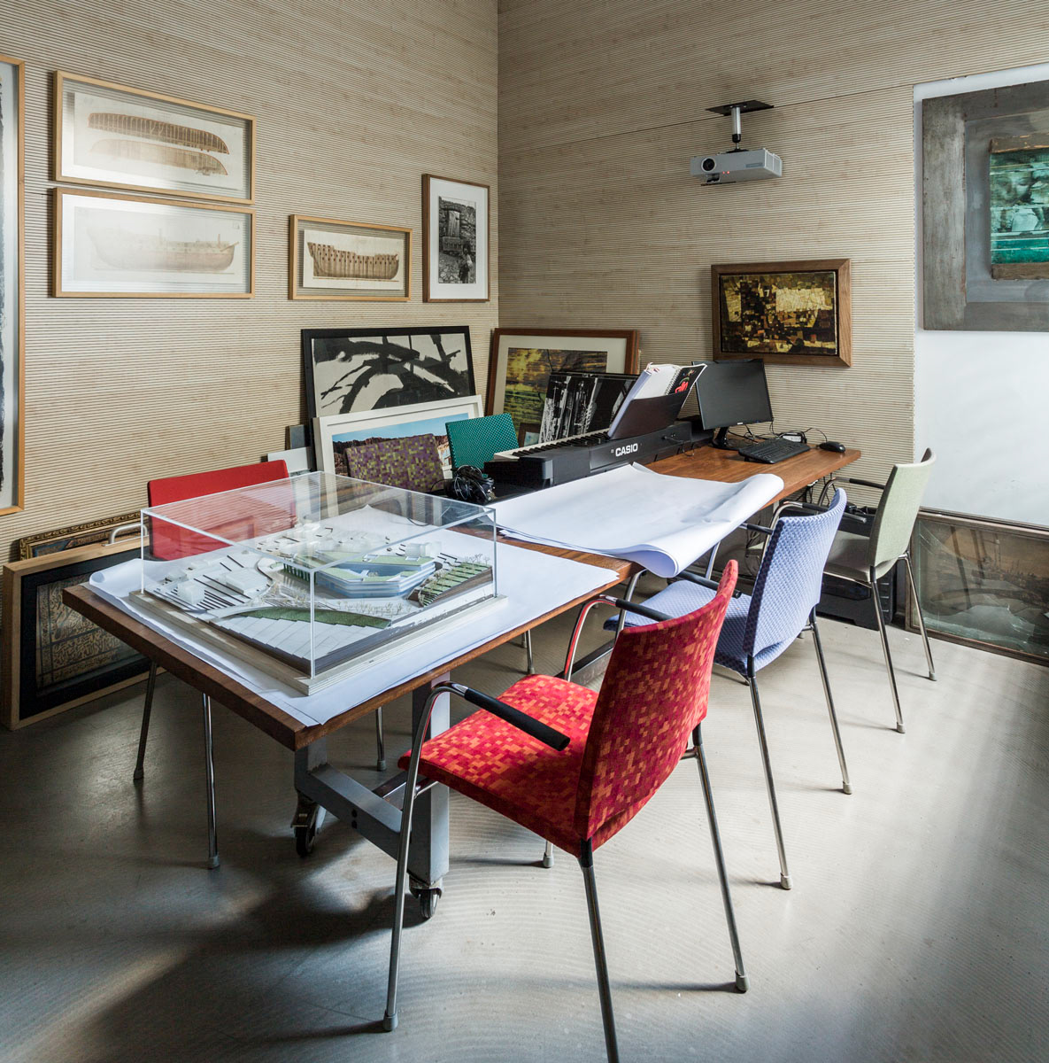 Nevzat Sayın Mimarlık Hizmetleri, Kuzguncuk ofisi ve koleksiyon fotoğrafları