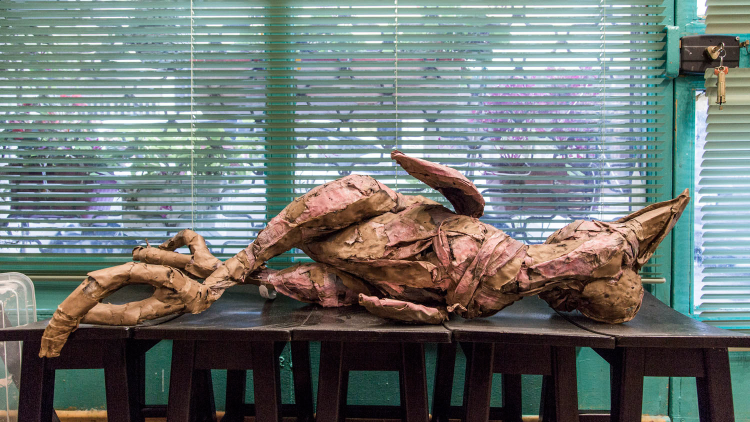 Yağmur Çalış, Heykeltraş. Atölye ve eser fotoğrafları, video röportaj.