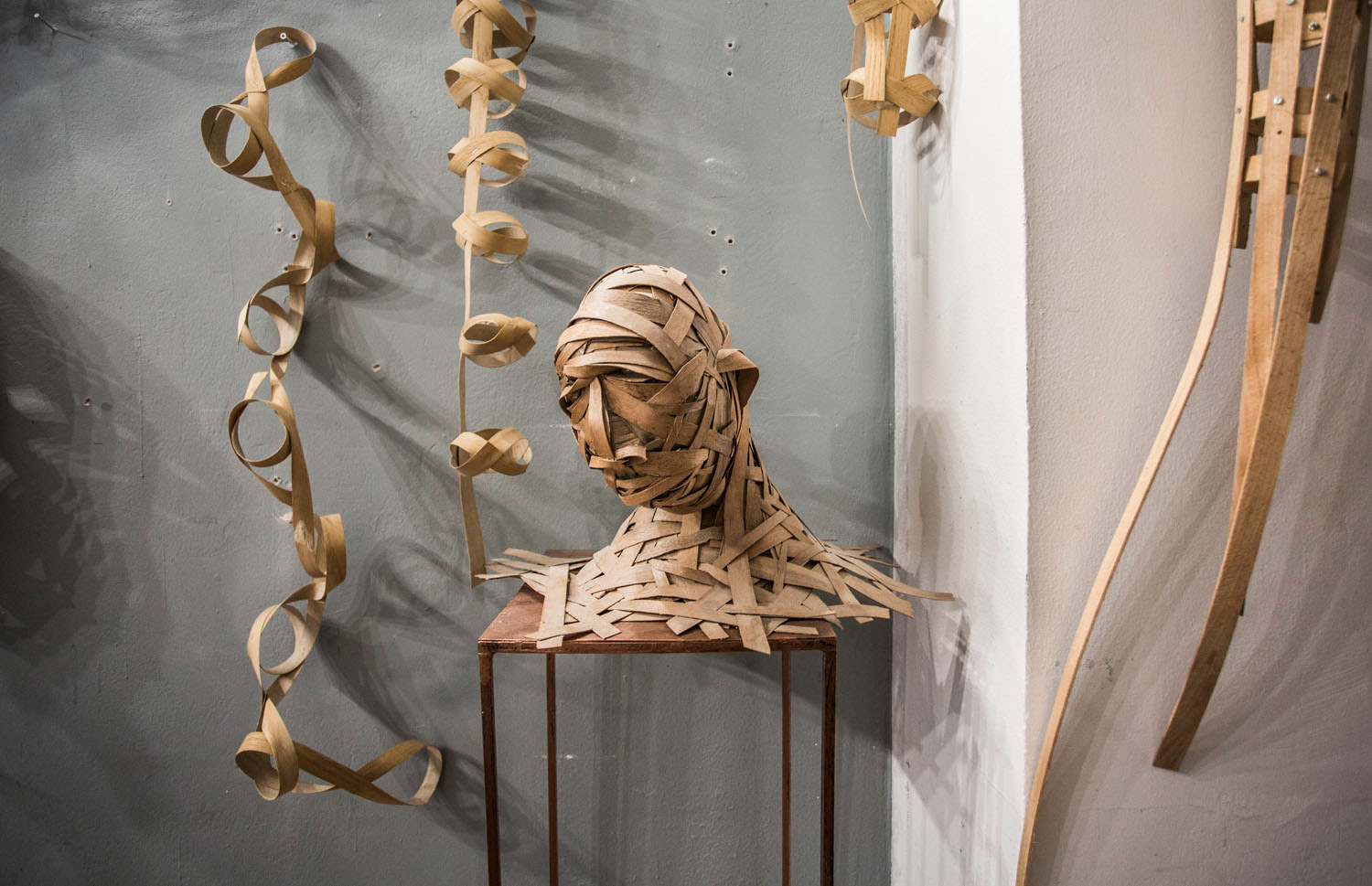 Yağmur Çalış, Heykeltraş. Atölye ve eser fotoğrafları, video röportaj.