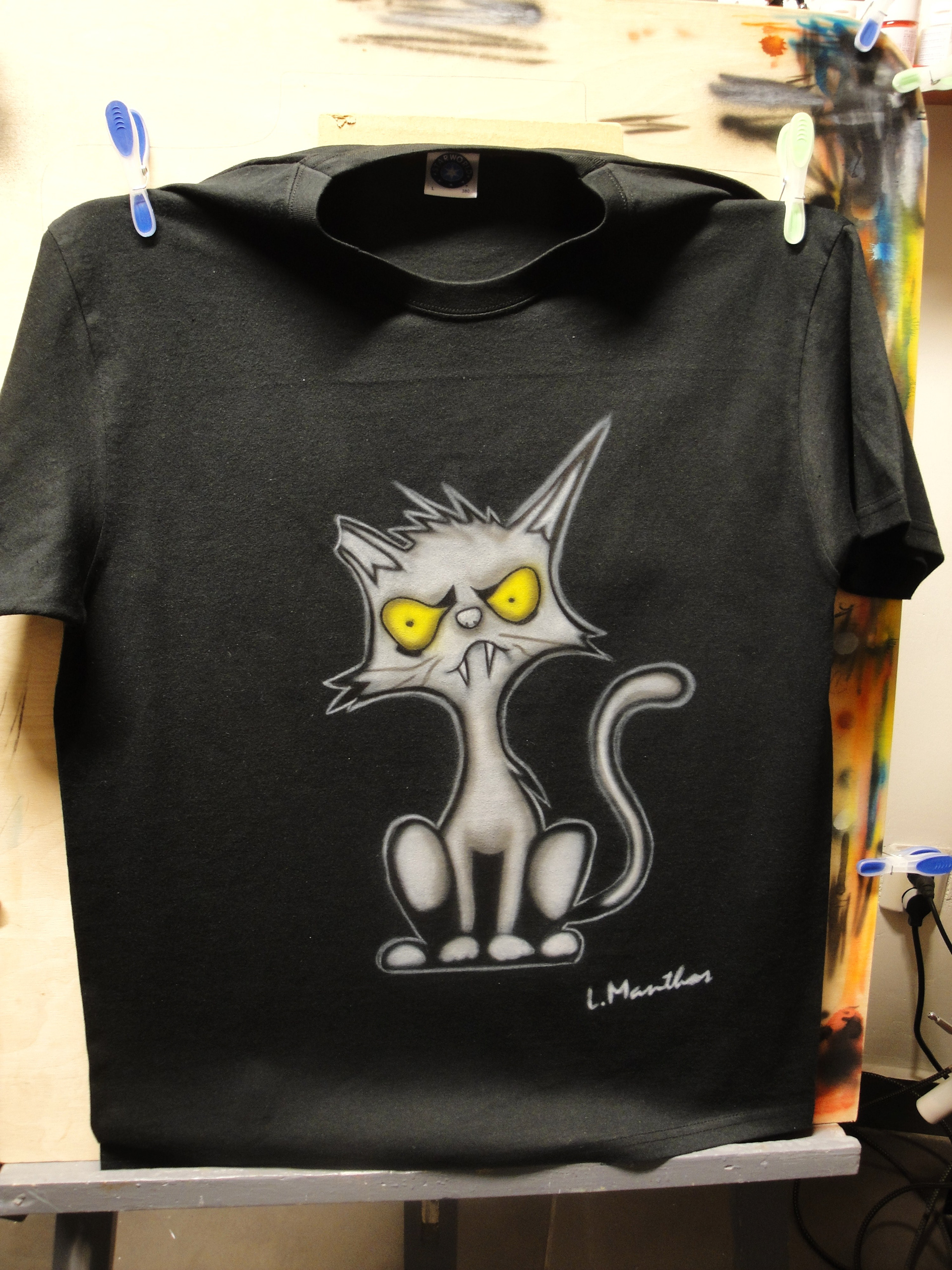 Witch's cat (airbrush on black t-shirt)