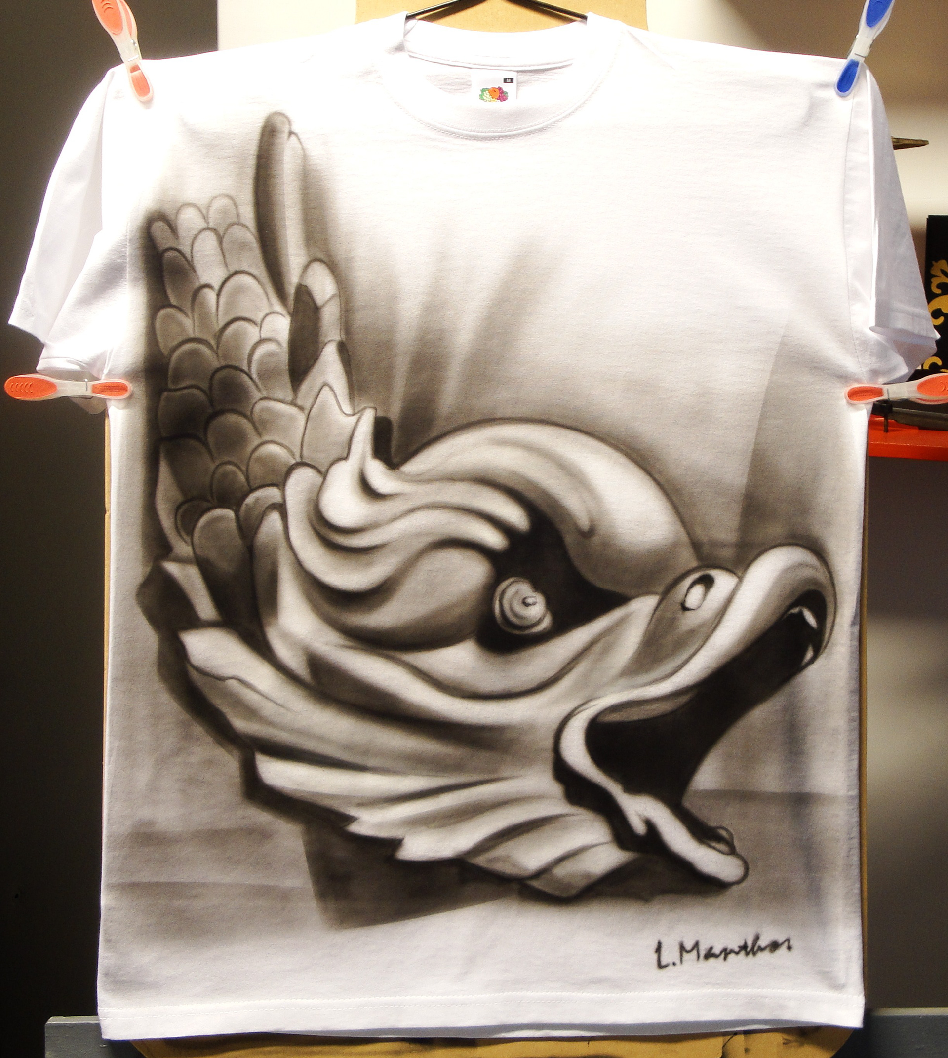 Dolphin face (airbrush on white t-shirt)